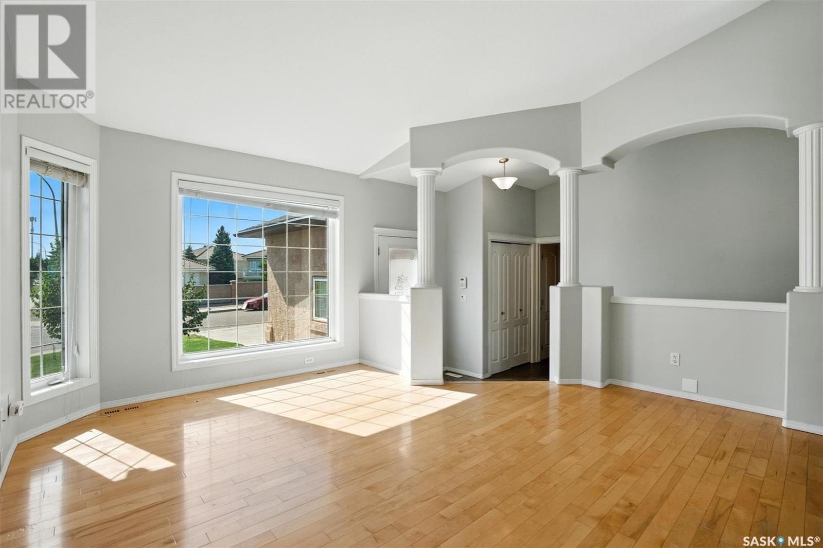 Public Open House公众开放看房 102 Bayfield Cres 7月19日 周六 2-4PM Gary Gai或者同事Dominic Parent会在此迎接🙏 ————— Briarwood小区5房3卫独立屋出售！中心地带。建于 2003 年，位置优越，距离 - 7