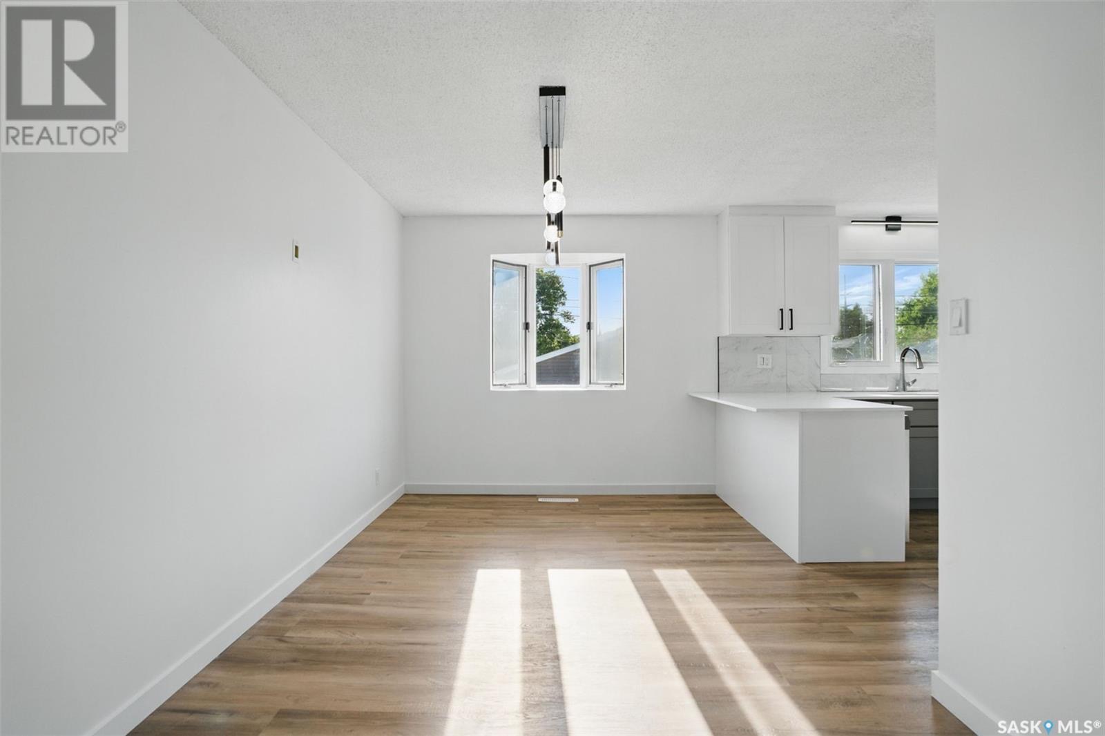 Brevoort Park社区全新装修错层独立屋出售！带有合法出租地下室套房 - 6