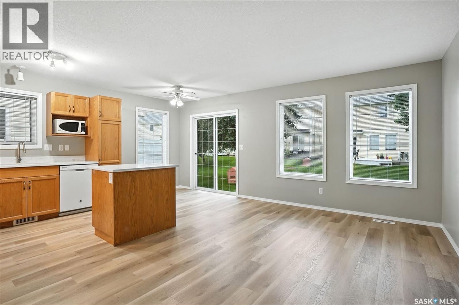 Public Open House公众开放看房 #30-111 Fairbrother Cres 9月6日 周六 11-1 PM Gary Gai或者同事Dominic Parent会在此迎接🙏 ————— Silverspring小区安静边户3房联排出售！1,213 平方英尺 - 6