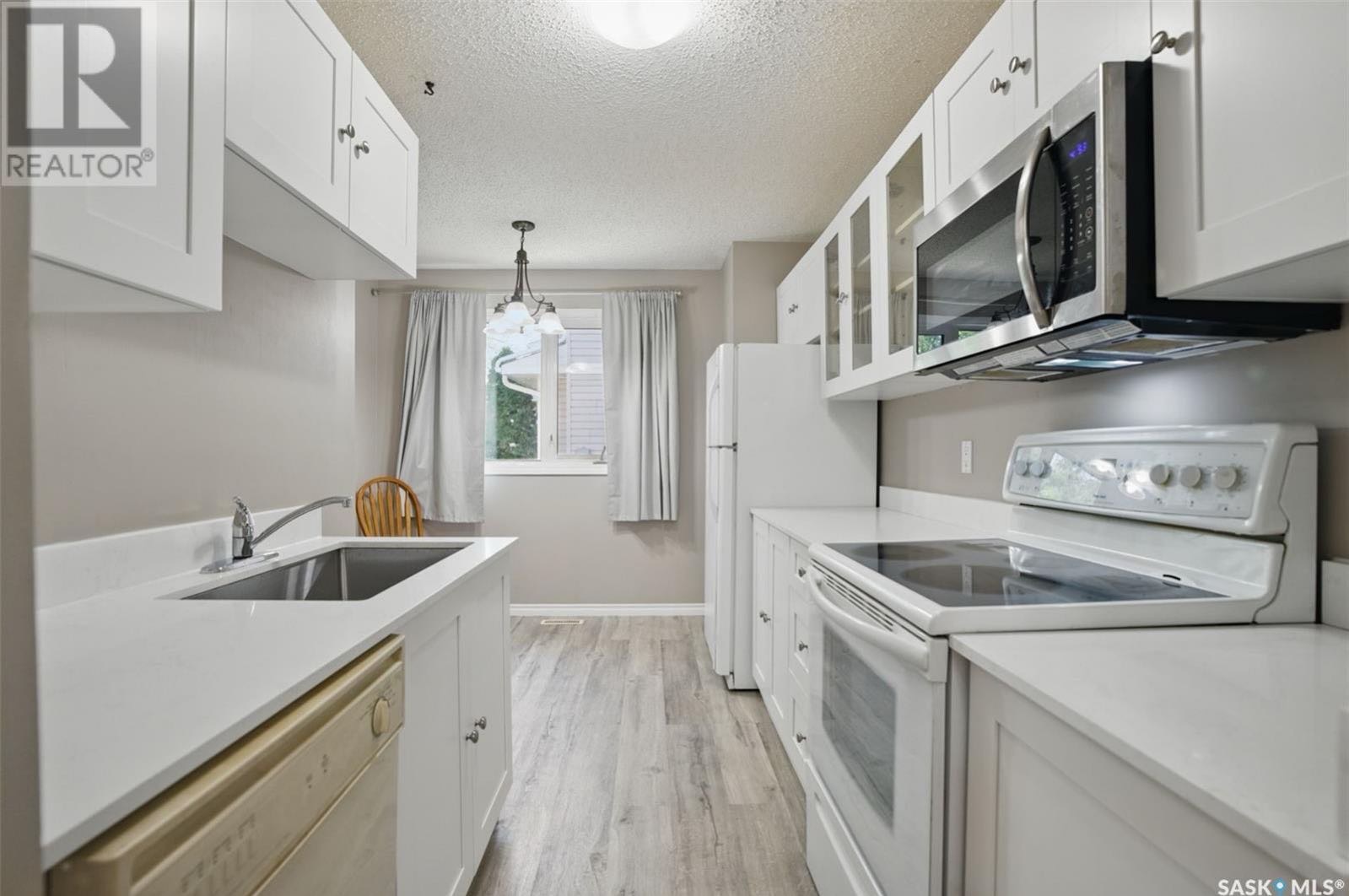 Public Open House公众开放看房 70-330 Haight Cres 11月16日 周日2:00-4:00PM Gary Gai和同事Dominic Parent会在此迎接🙏  ————————- Wildwood 社区3 卧 2 卫联排出售！全新翻新，实用维护 - 5