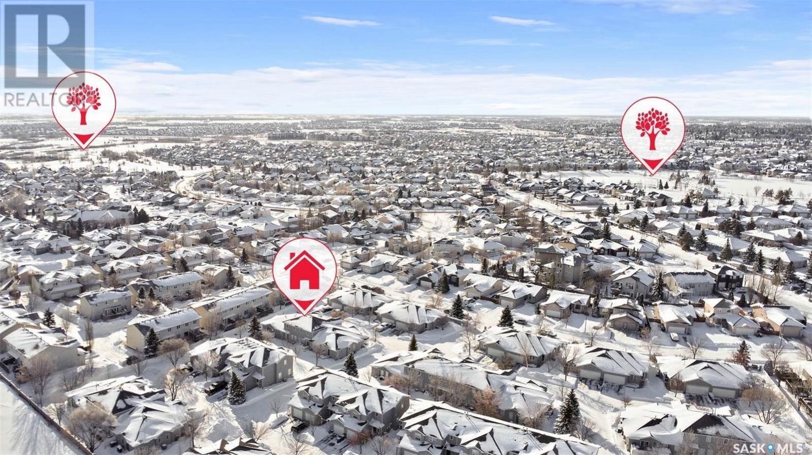 Briarwood小区1225尺双层联排出售，安静区域，近学校、公园和商超。房屋2022年翻新，含3间卧室及2间卫浴。二楼含3个卧室1个洗手间，主卧配备步入式衣柜。主层开放式客厅餐厅厨房配有2022年更新的石英台面、全套电器，餐厅直通后院。全屋铺设复合木地板，地下室未装修。附带独 - 5