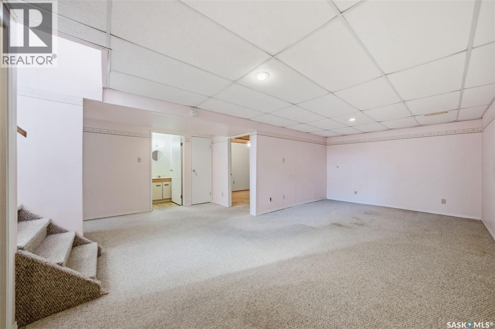 🏡 新上市 | 224 Waterloo Crescent 📍 East College Park  一套 非常适合首次购房者或年轻家庭的温馨住宅。主层布局实用明亮，设有 3间卧室、1个卫生间，客厅和厨房空间舒适，非常适合日常生活。地下室已经完成装修，包含 宽敞家庭活动室 + - 7