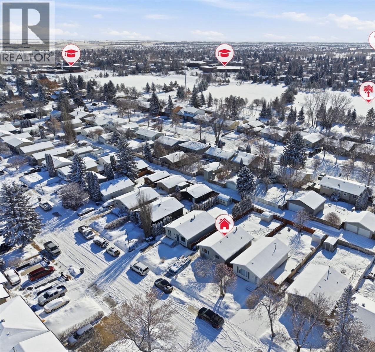 🏡 新上市 | 224 Waterloo Crescent 📍 East College Park  一套 非常适合首次购房者或年轻家庭的温馨住宅。主层布局实用明亮，设有 3间卧室、1个卫生间，客厅和厨房空间舒适，非常适合日常生活。地下室已经完成装修，包含 宽敞家庭活动室 + - 4