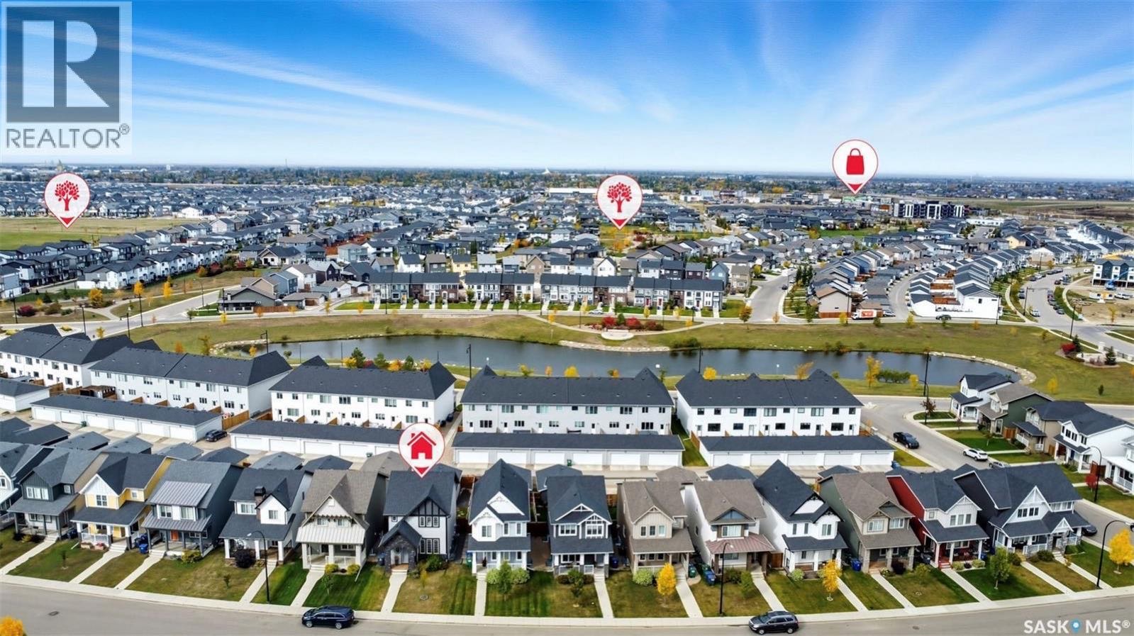 Brighton保养如新双层独立屋出售！地理位置优越，临近购物区、公园及未来学校。3 间卧室和 3 间浴室，并配有一个已做保温处理的地下室。主层采用 开放式布局，拥有 9 英尺层高，宽敞的客厅、明亮的用餐区，以及一间令人心动的厨房——配备 石英台面、中岛设计、充足的储物空间 和 - 3