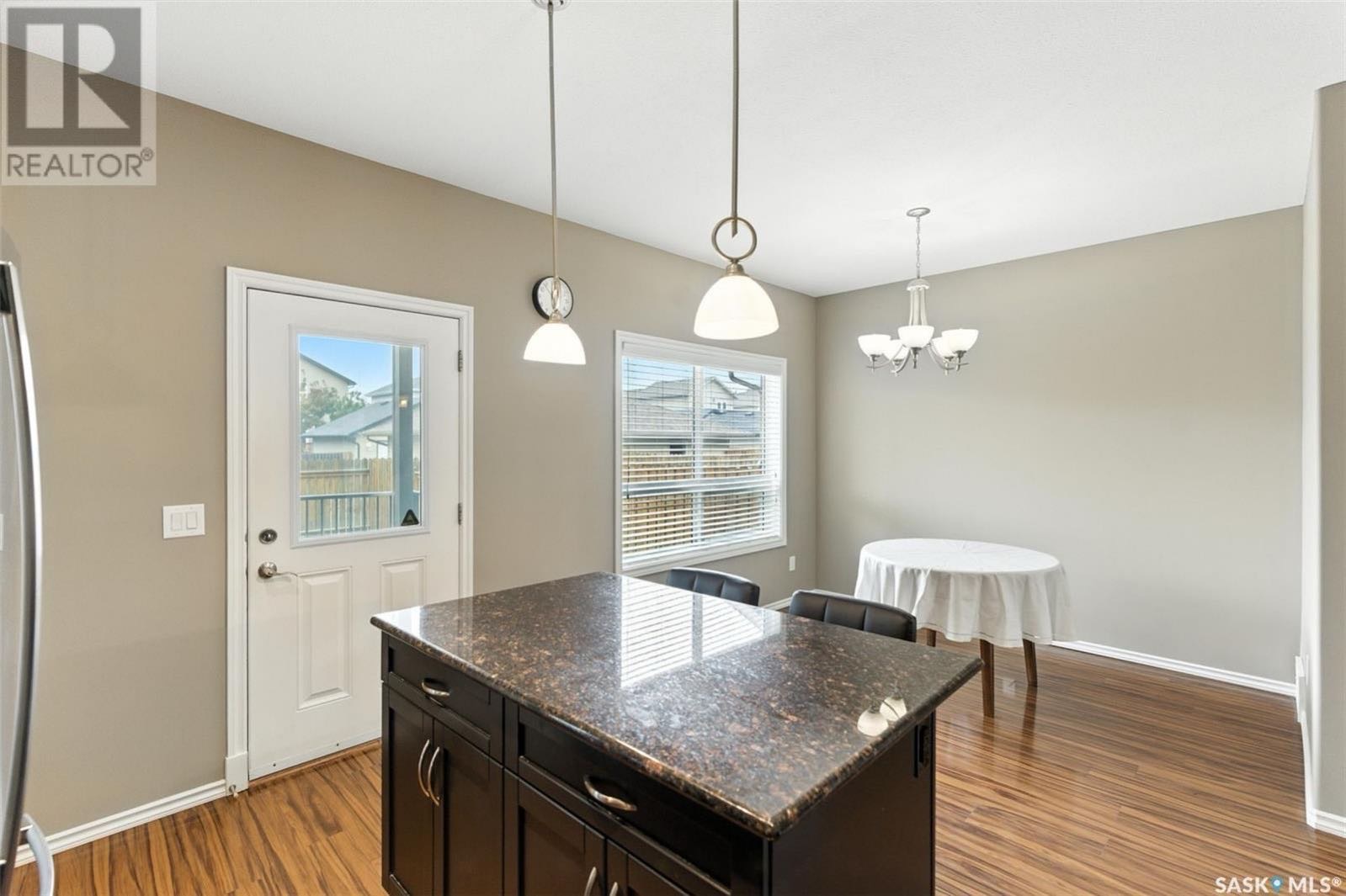 Public Open House公众开放看房 380 Willowgrove Lane 10月5日 周日2-4PM Gary Gai或者同事Dominic Parent会在此迎接🙏 ————— 步行百米至Willowgrove小学4房4卫联排出售。Riverbend Deve - 6