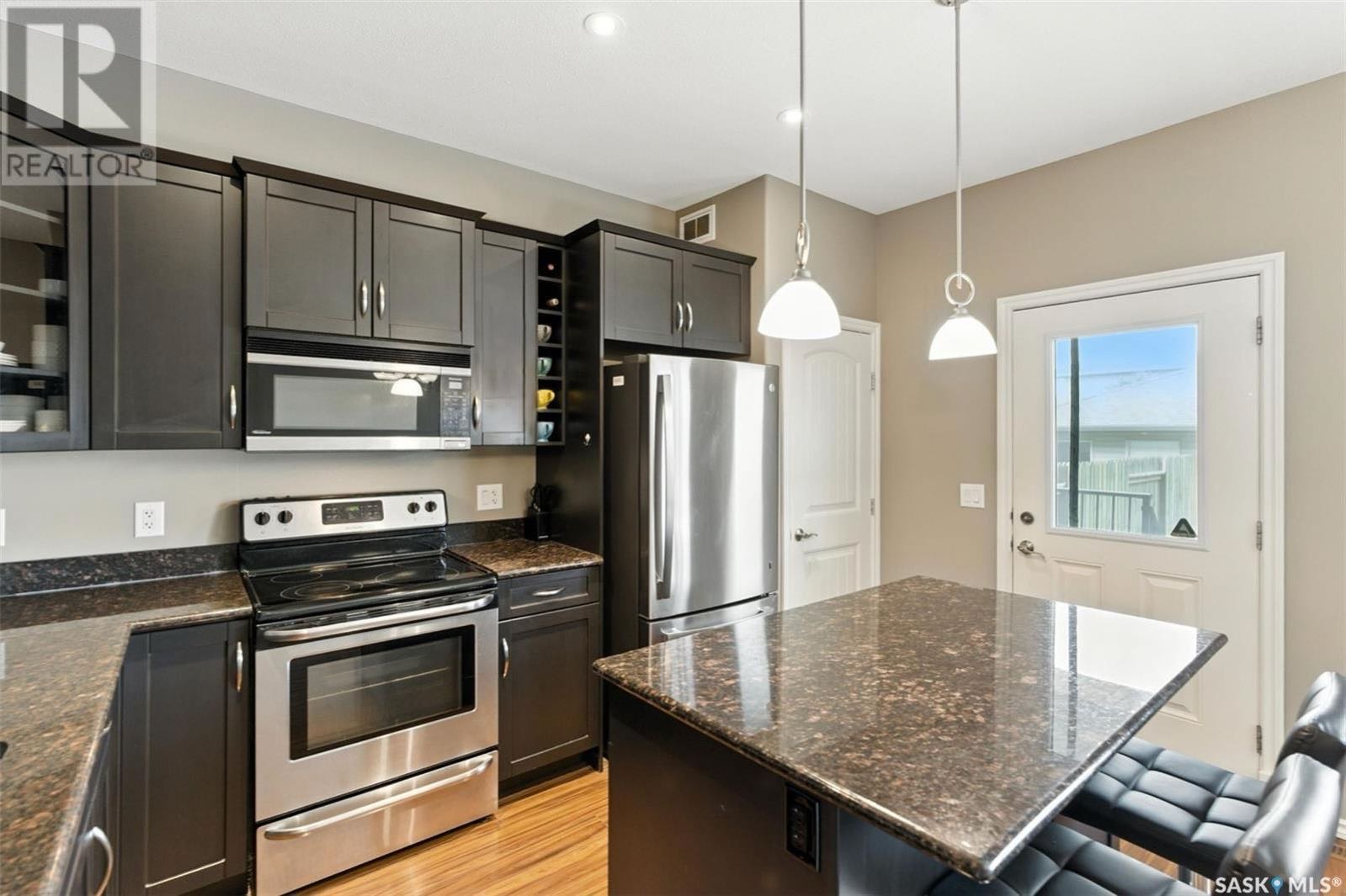 Public Open House公众开放看房 380 Willowgrove Lane 9月13日 周六 11AM-1 PM Gary Gai或者同事Dominic Parent会在此迎接🙏 ————— 步行百米至Willowgrove小学4房4卫联排出售。Riverbend - 7