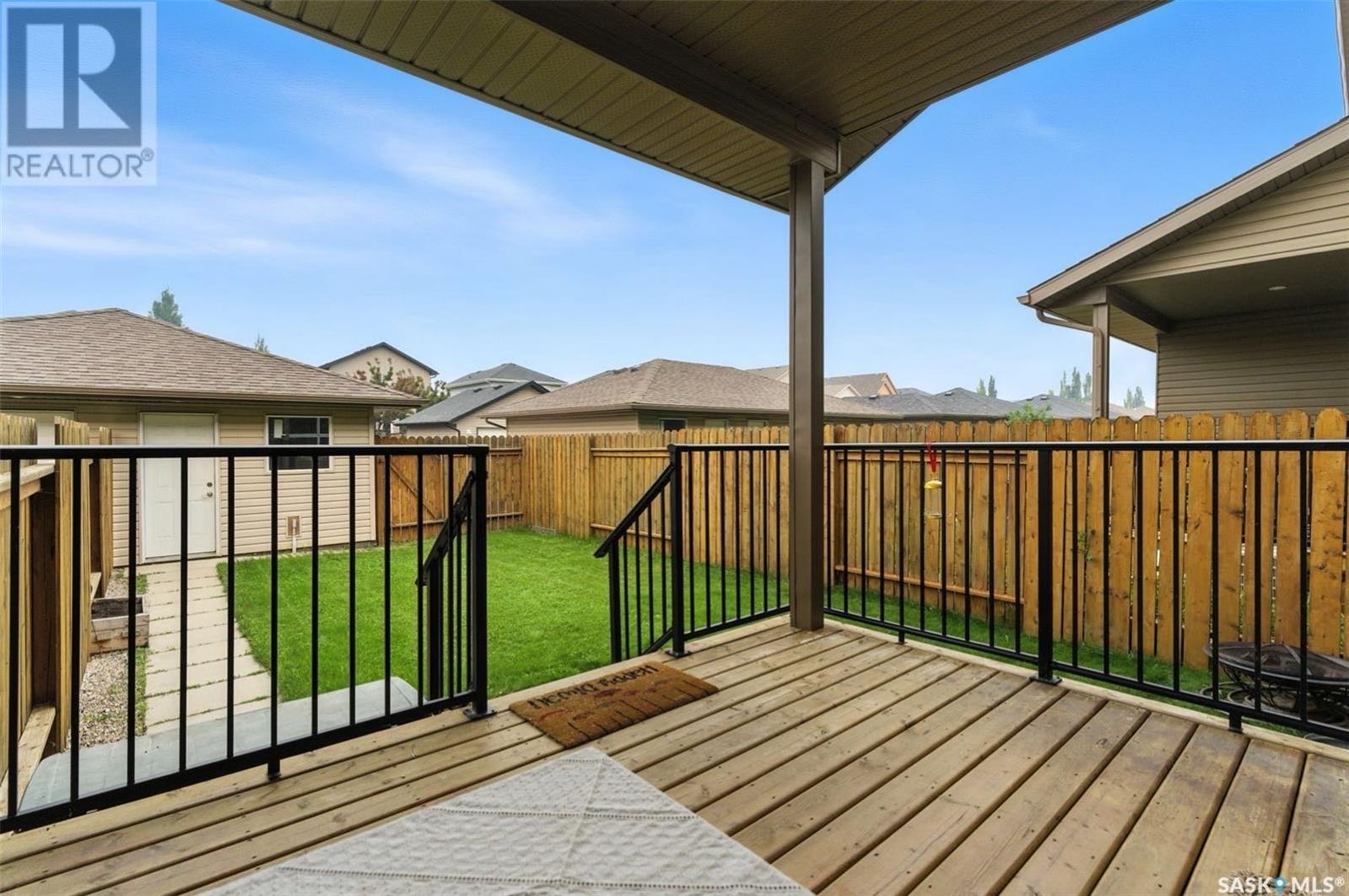 Public Open House公众开放看房 380 Willowgrove Lane 9月21日 周日 2-4PM Gary Gai或者同事Dominic Parent会在此迎接🙏 ————— 步行百米至Willowgrove小学4房4卫联排出售。Riverbend Dev - 8