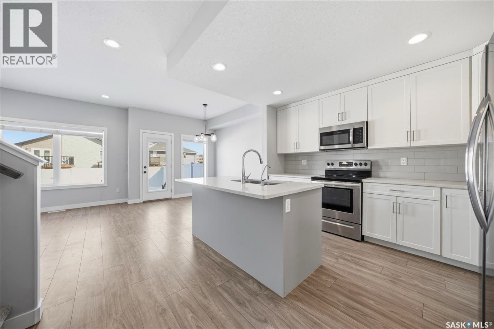 🏡 Evergreen 联排别墅上市 📍#16–1003 Evergreen Blvd  位于 Evergreen 核心位置联排别墅 - 6