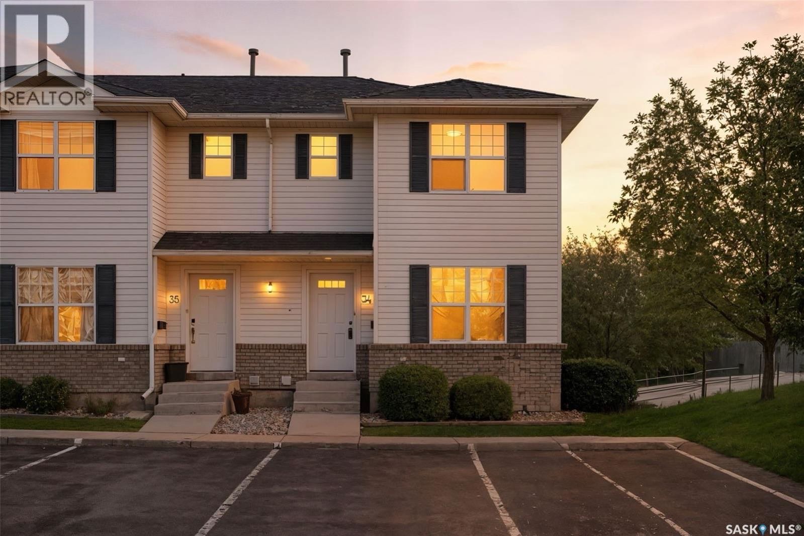 Public Open House公众开放看房 34-203 Herold Terr 9月13日 周六2-4PM Gary Gai或者同事Dominic Parent会在此迎接🙏 ——Lakewood小区新装修边户3房联排出售！安静边户紧邻大绿地且多路边停车位。设有三间卧室和两 - 5