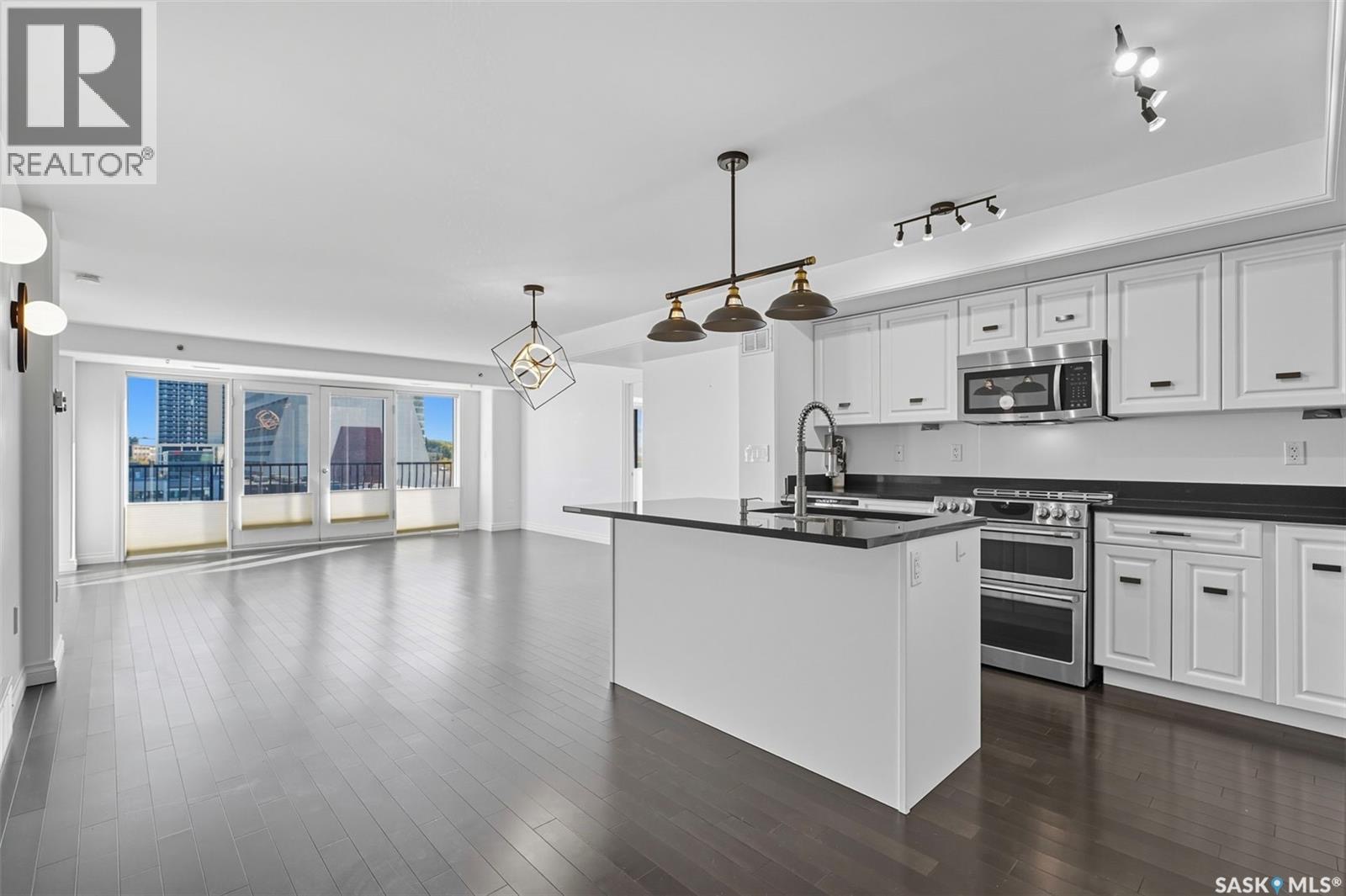 萨斯卡通历史地标公寓稀有出售！ The Residences at the King George —— 这是一座建于1911年的标志性建筑，并于2010年由知名开发商 Meridian Development 精心修复。整栋建筑在保留原有混凝土结构的基础上，采用现代化材料和设备 - 6