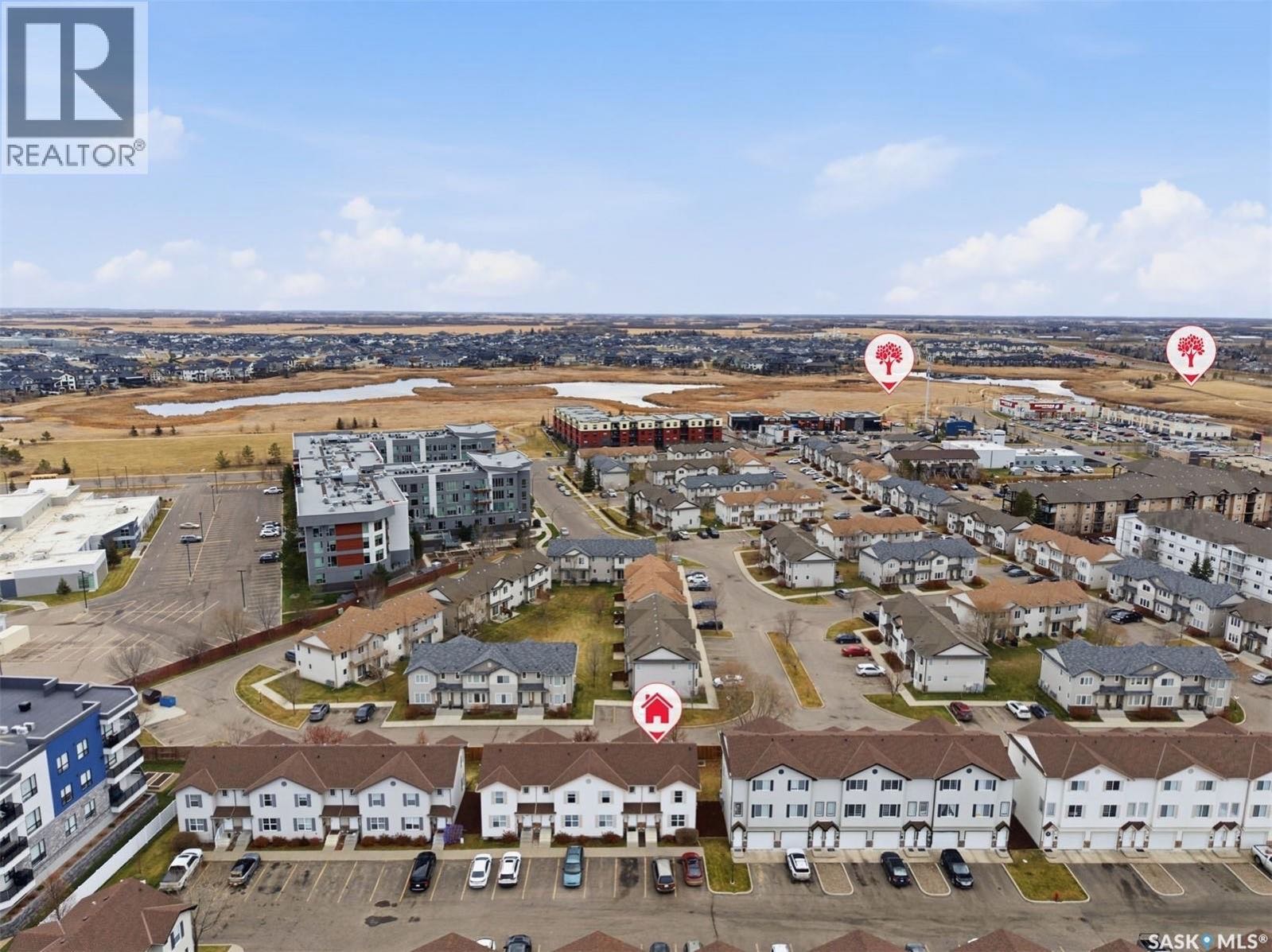 Public Open House公众开放看房 68-135 Pawlychenko Lane 11月22日 周六 2:00-4:00PM Gary Gai或者同事Dominic Parent会在此迎接🙏 ————— Lakewood小区安静边户联排别墅出售，两间宽敞卧室和两间 - 3