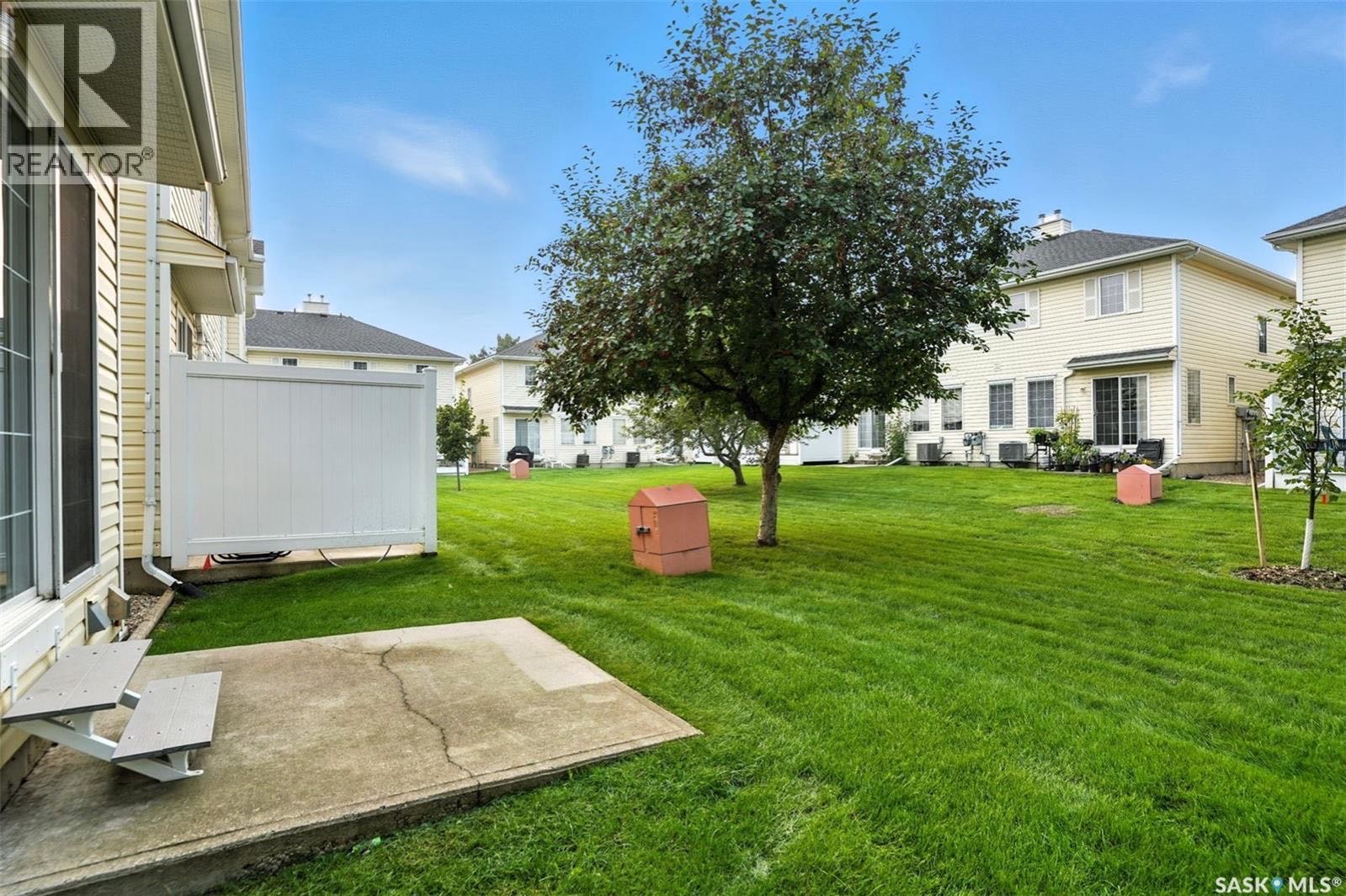 Public Open House公众开放看房 #30-111 Fairbrother Cres 8月23日 周六 2-4PM Gary Gai或者同事Dominic Parent会在此迎接🙏 ————— Silverspring小区安静边户3房联排出售！1,213 平方英尺边 - 8