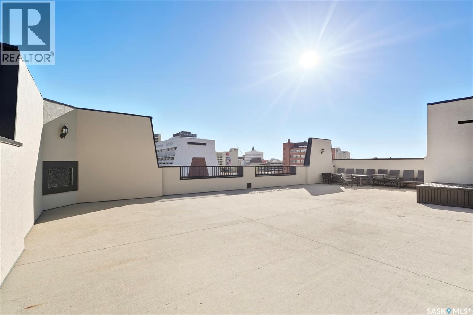 萨斯卡通历史地标公寓稀有出售！ The Residences at the King George —— 这是一座建于1911年的标志性建筑，并于2010年由知名开发商 Meridian Development 精心修复。整栋建筑在保留原有混凝土结构的基础上，采用现代化材料和设备 - 8