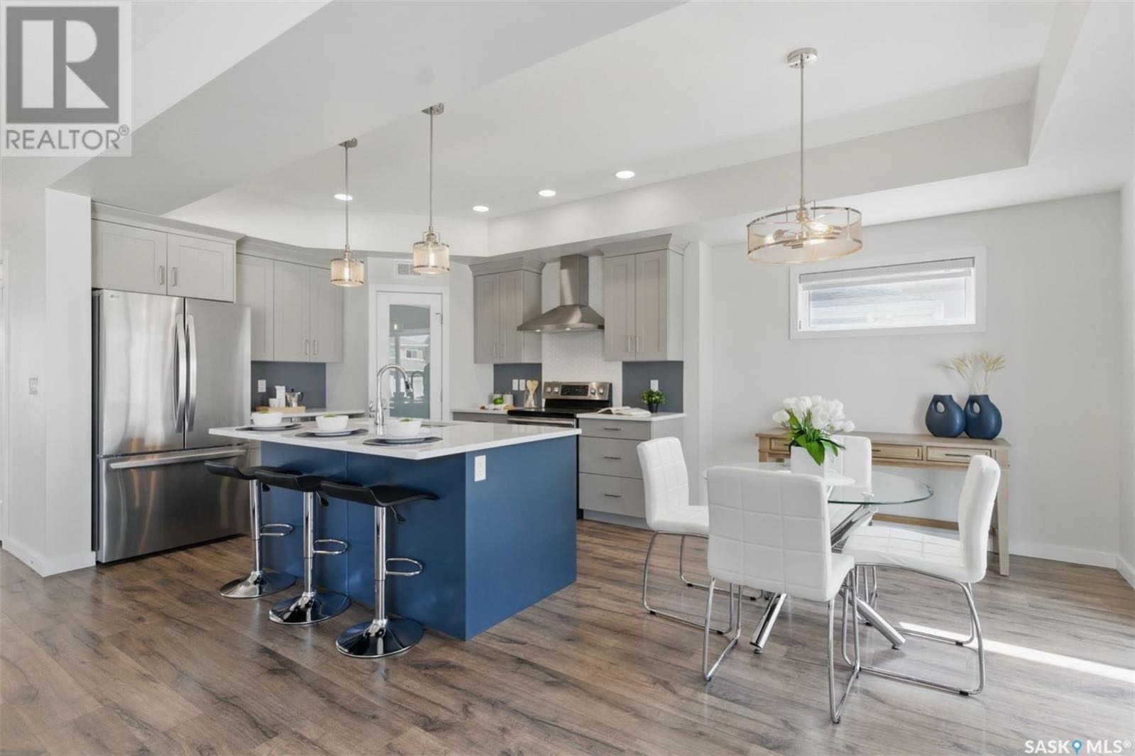 Public Open House公众开放看房 306 Secord Way 11月23日 周日 12:00-2:00PM Gary Gai或者同事Dominic Parent会在此迎接🙏 ————— Brighton小区背靠公园绿地3房3卫独立屋出售。Montana Home - 6