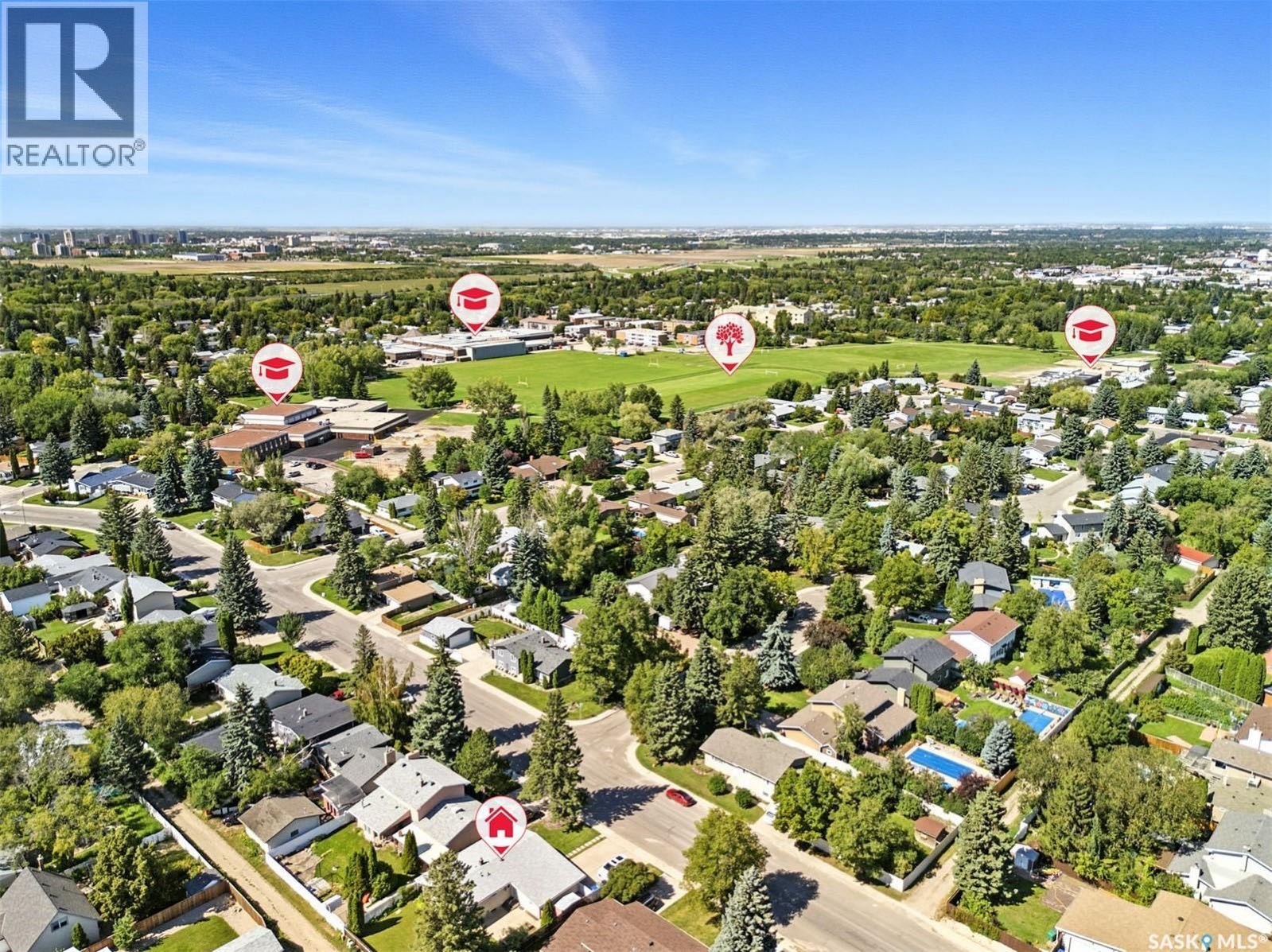 Public Open House公众开放看房 3707 Balfour St 8月24日 周日 2-4PM Gary Gai或者同事Dominic Parent会在此迎接🙏 ————— West College Park 翻新4房3卫独立屋出售！布局合理，采光良好，经过了多项 - 3