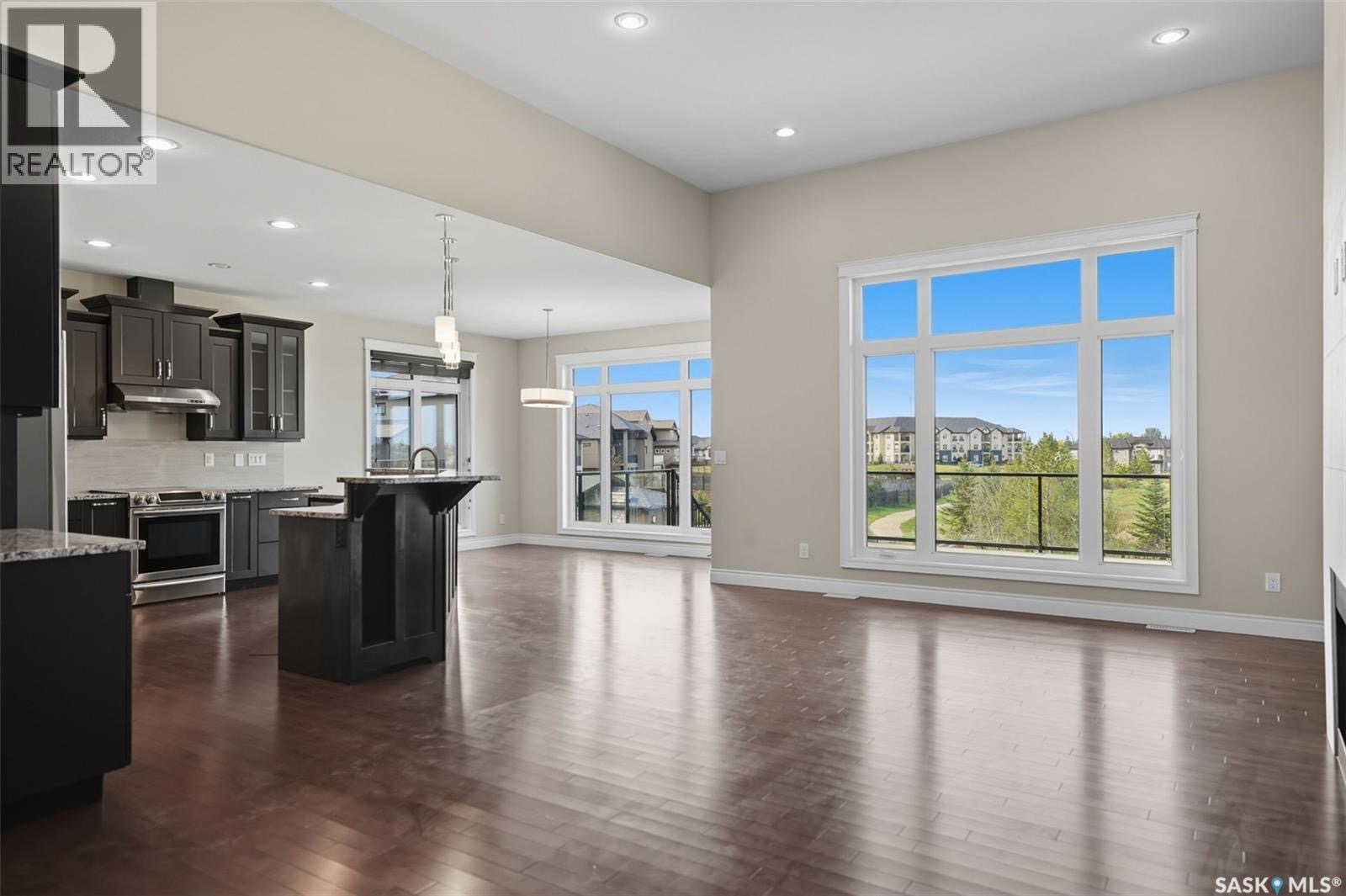 Public Open House公众开放看房 714 Ledingham Pl 11月9日 周日 2-4PM Gary Gai或者同事Dominic Parent会在此迎接🙏 ————— Rosewood公园湖景地下室步出式独立屋出售！超大占地9,559 平方英尺，位于优越的 - 6