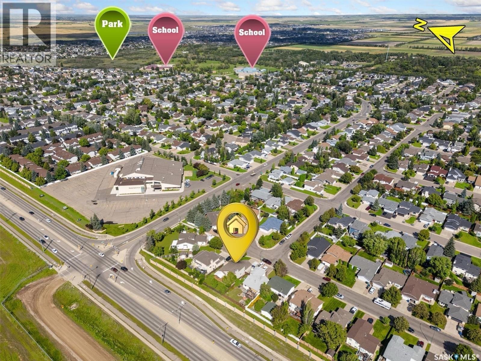 Silverspring 社区4房双车库独立屋出售！约 1883 平方英尺，采光充足，布局合理，含客厅、餐厅、家庭厅（壁炉）、四卧三卫及主层洗衣间。近期升级有新窗户、新车库门、后院凉棚，前后院打理细致，后院果树丰富且无后邻，私密安静。社区成熟，临近学校、公园、购物与运动中心，生活 - 2