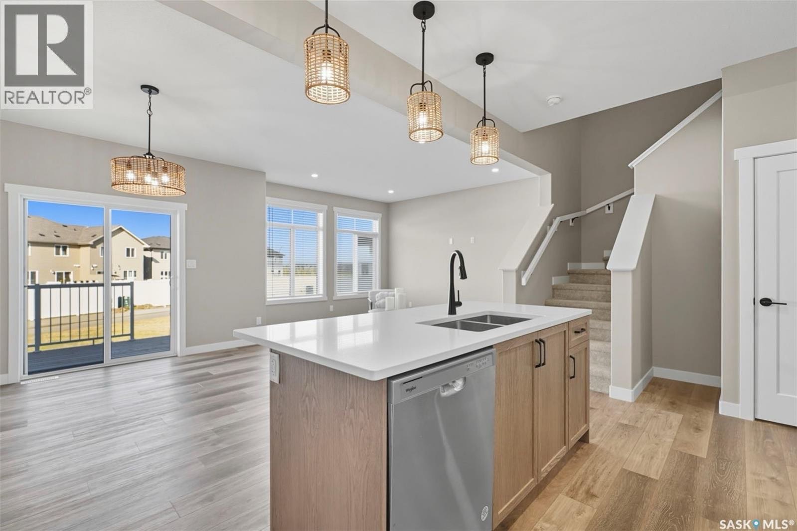 Brighton中心位置带独立出入口独立屋出售。 - 5