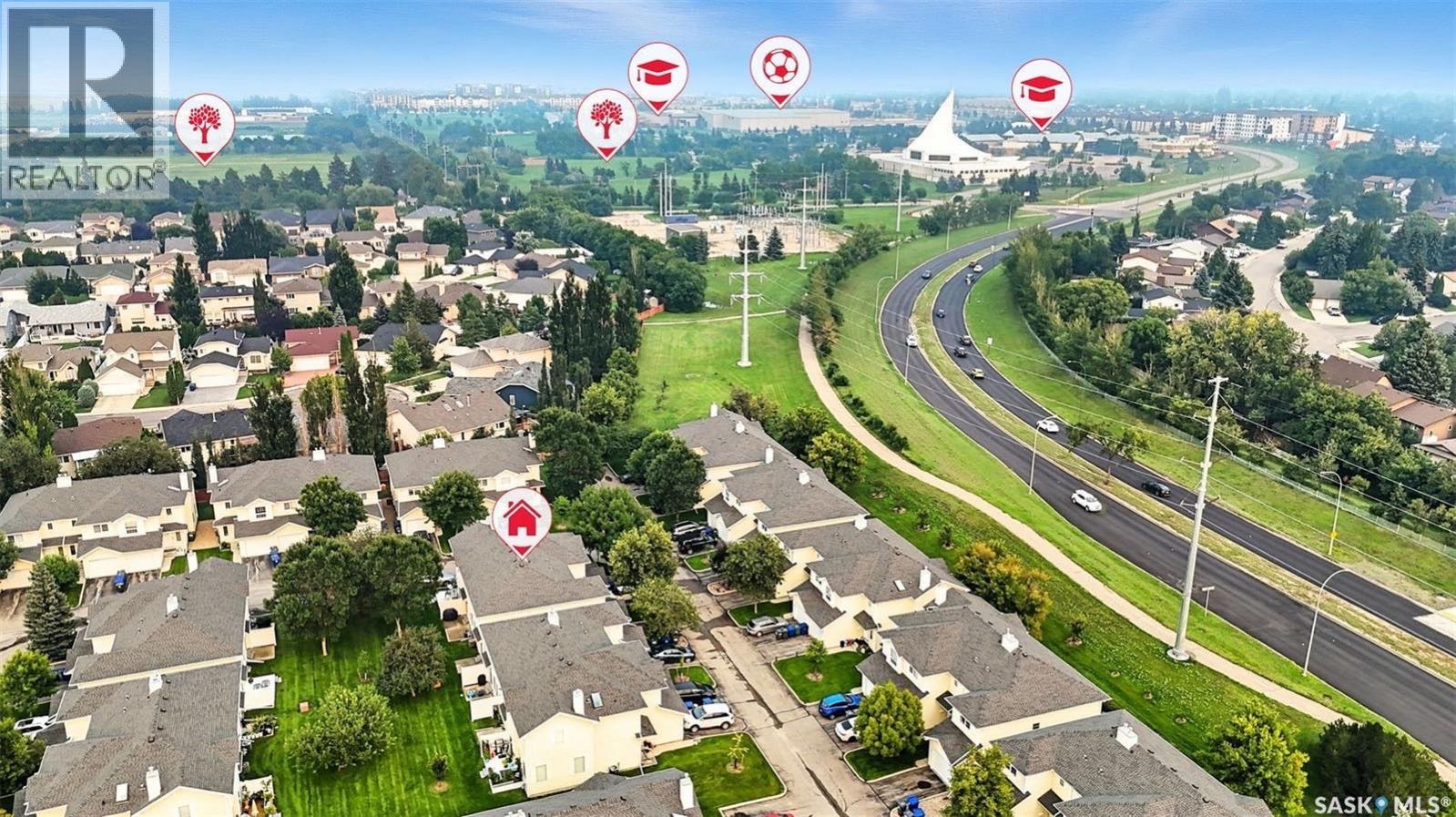 Public Open House公众开放看房 #30-111 Fairbrother Cres 9月6日 周六 11-1 PM Gary Gai或者同事Dominic Parent会在此迎接🙏 ————— Silverspring小区安静边户3房联排出售！1,213 平方英尺 - 5