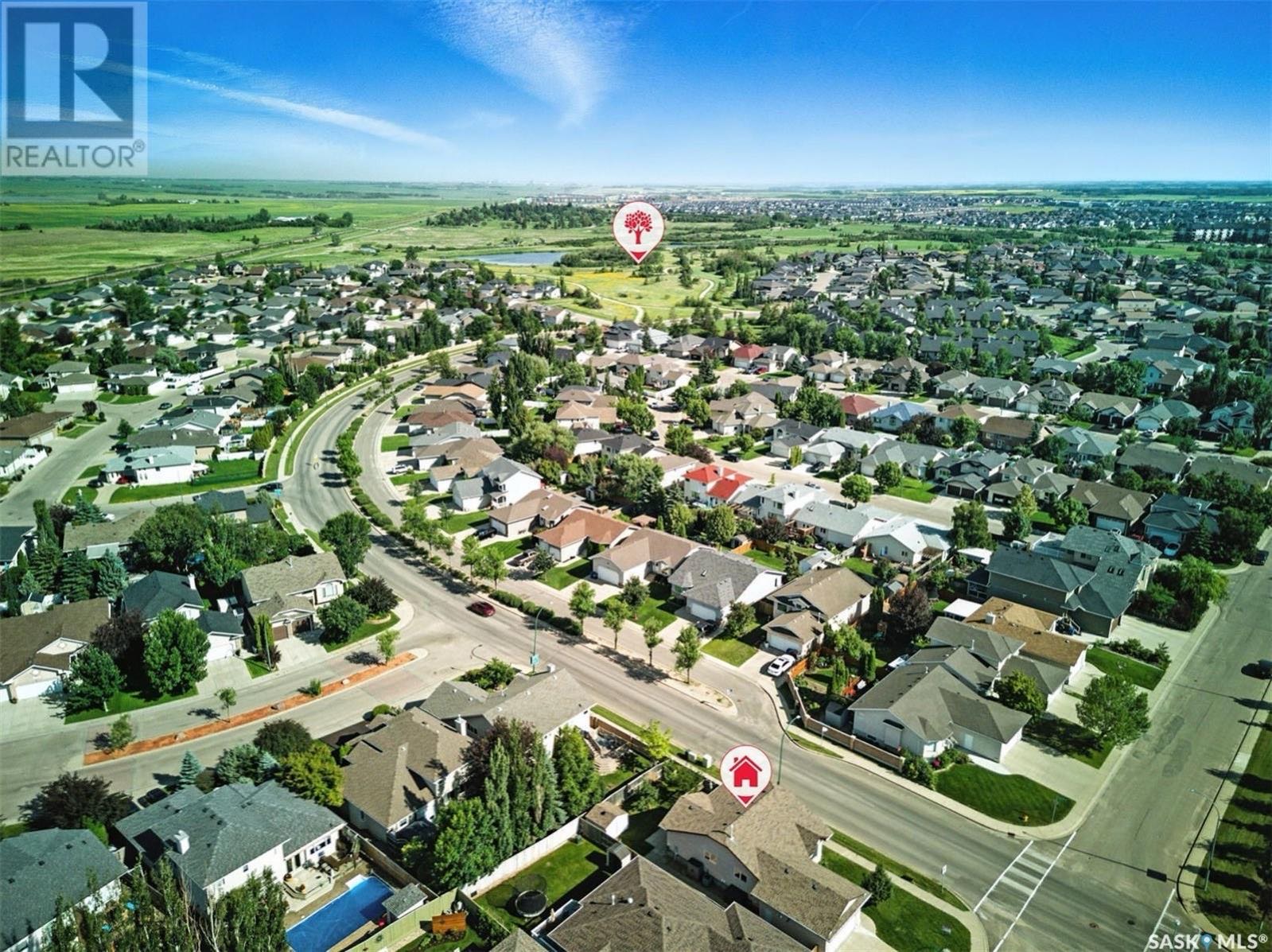 102 Bayfield Cres 8月2日 周六 2-4 PM Gary Gai和同事Dominic Parent会在此迎接🙏 ————— Briarwood小区5房3卫独立屋出售！中心地带。建于 2003 年，位置优越，距离 Briarwood 湖及附近的游乐场和喷水公园 - 4