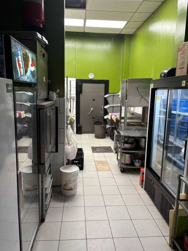 直降3万！萨省旅游盛地NIPAWIN中餐馆出售 - 6