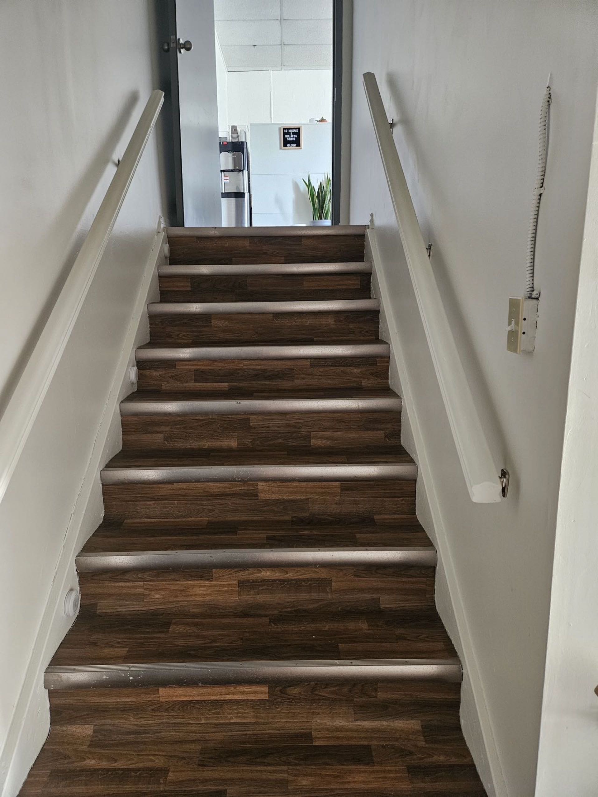 萨斯卡通靠近8街二楼沿街办公室工作室瑜伽室教室出租出售