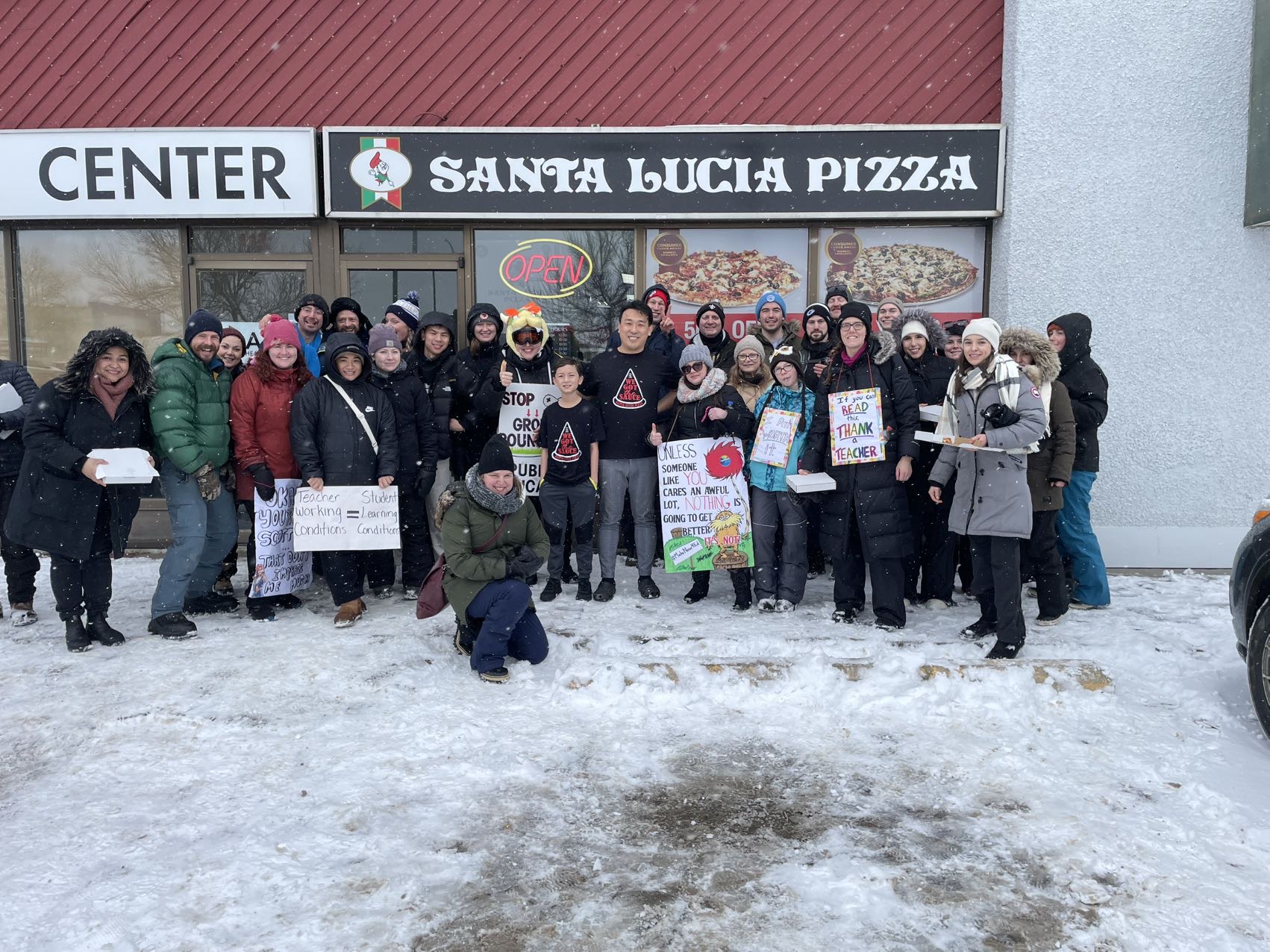 8街pizza 店诚招司机加后厨