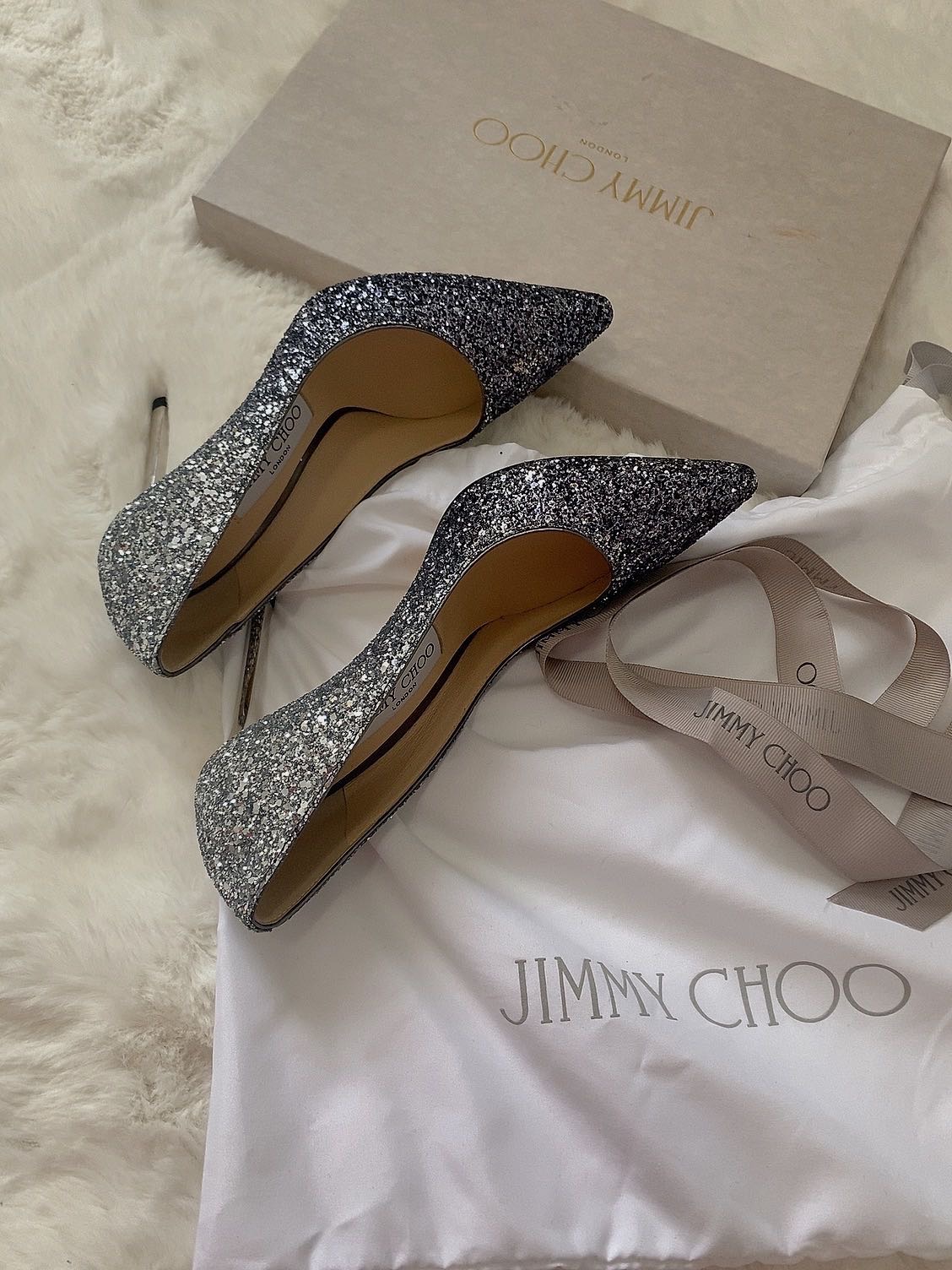 Jimmy Choo Romy 100 藏蓝和银色拼色
