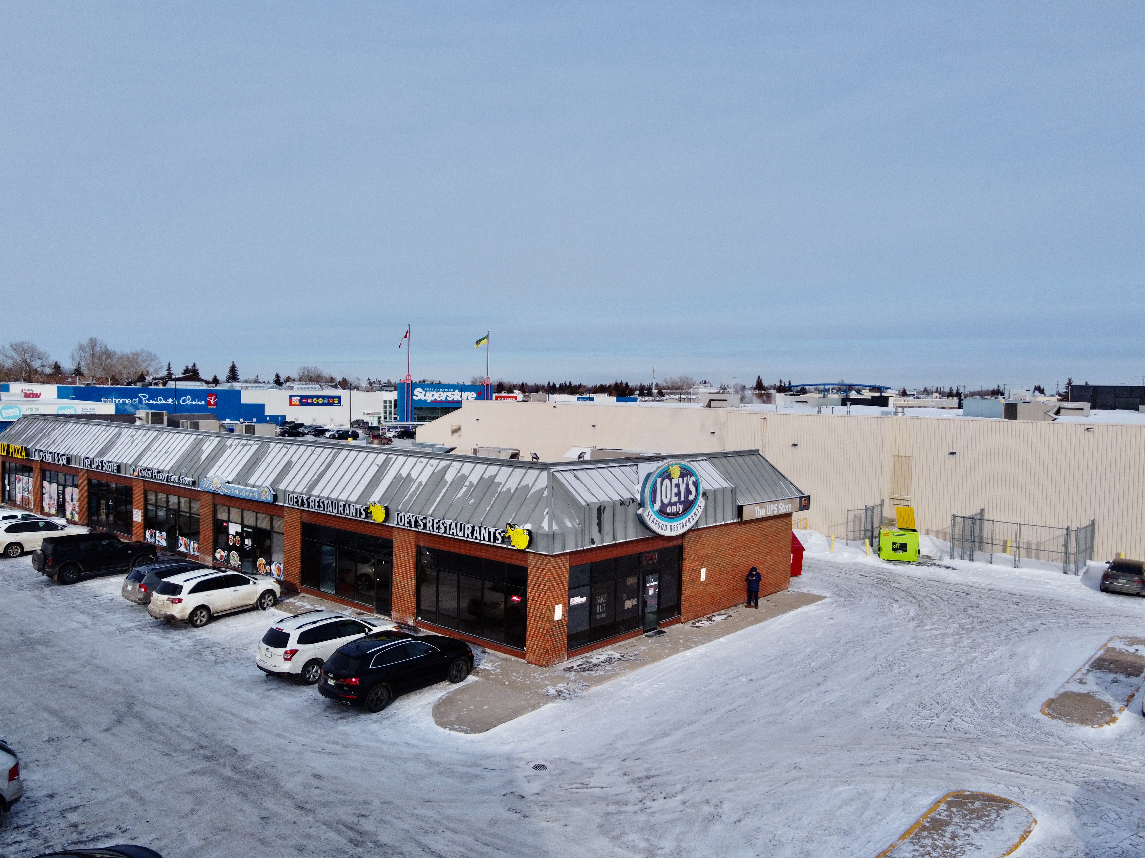 萨斯卡通Confederation Mall/Superstore旁| 连锁餐厅低价转让！适合SINP项目