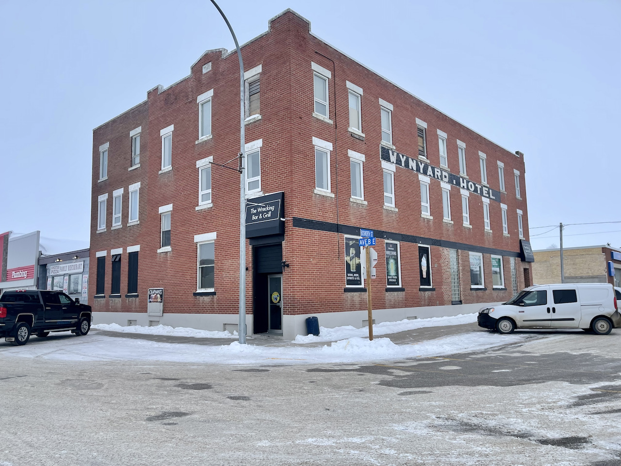 萨省高性价比小镇酒吧/餐厅/旅馆出售！生意/住房一并解决！可作为企业家移民项目！Wynyard, SK