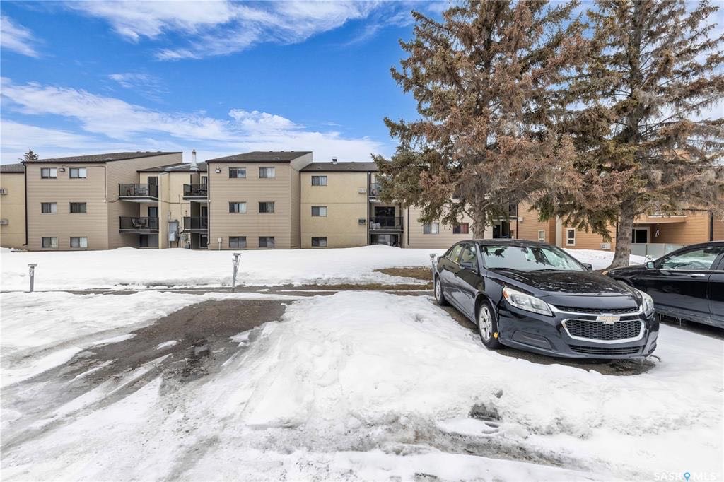 East College Park 社区近八街和高中公寓出售—林与唐地产 - 2