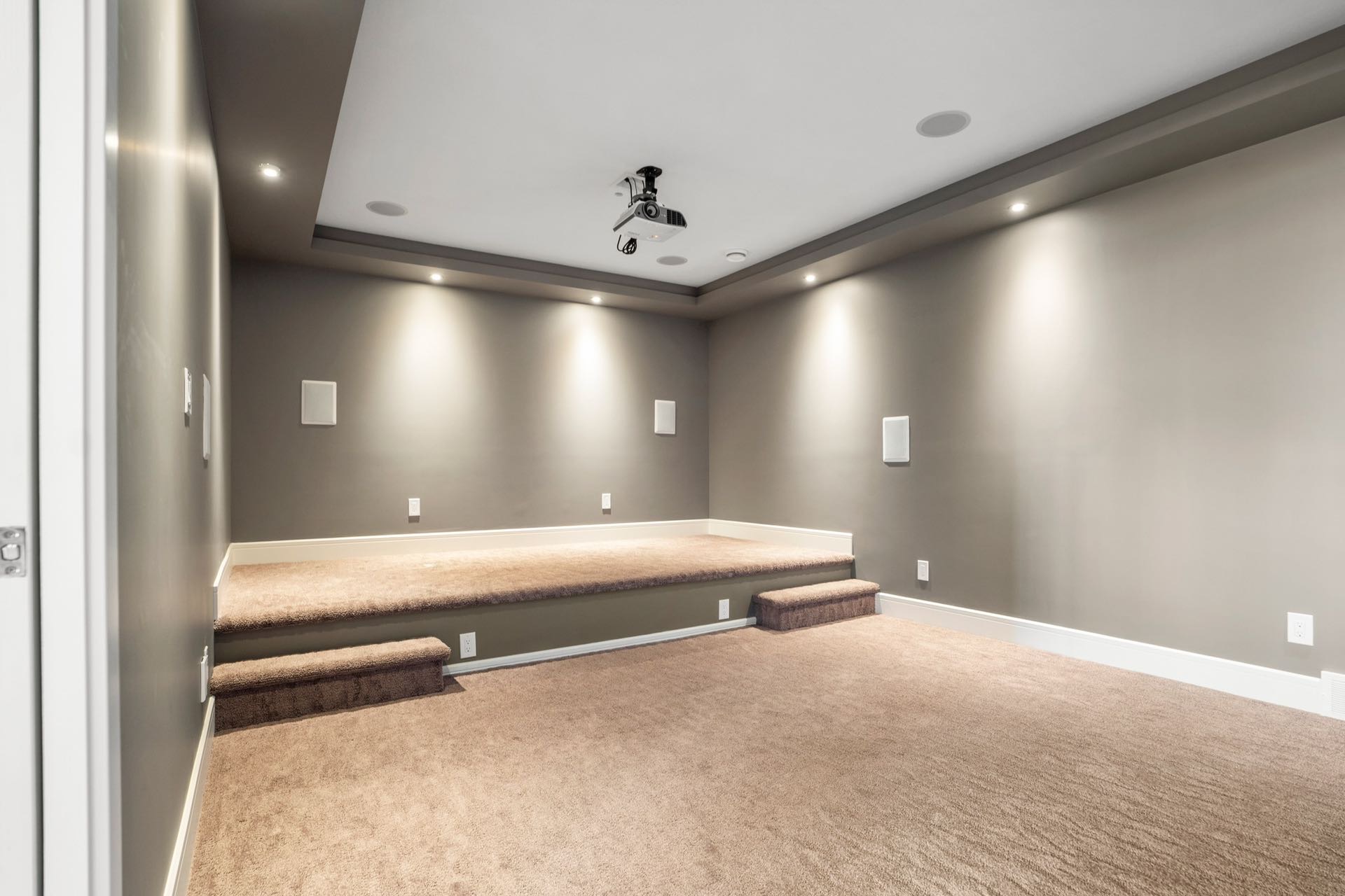 Evergreen社区1890尺4房3卫平层，背靠绿地，Walkout地下室独栋出售。2013年建，豪华装修，一楼2房2卫1书房，步出式地下室另有2房1卫，大客厅、吧台、家庭影院！挂牌价格$99万。 - 8