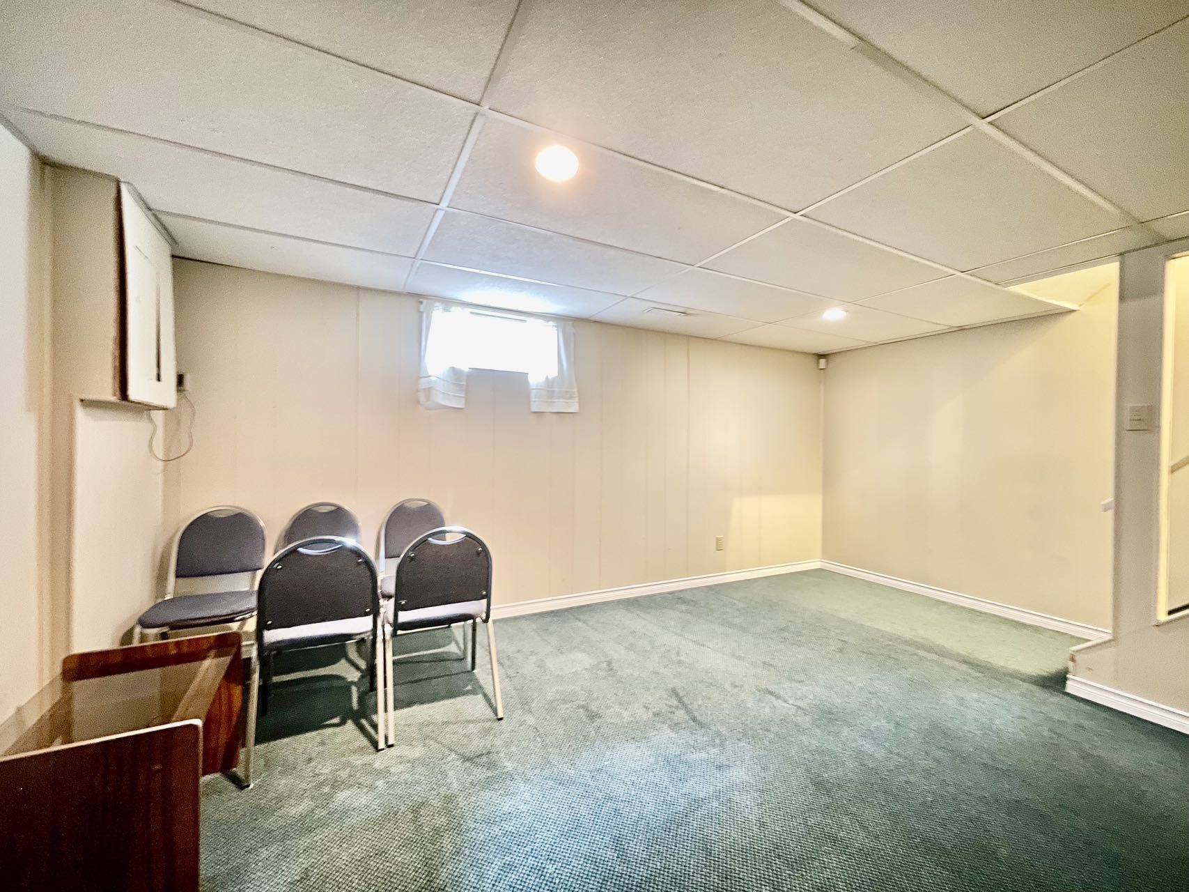 近8街商圈、带独立后院的联排出售，1977年，3房3卫，1050尺；地税1859/年；物业费364/月；地址：1128 McKercher Drive # 163； - 8