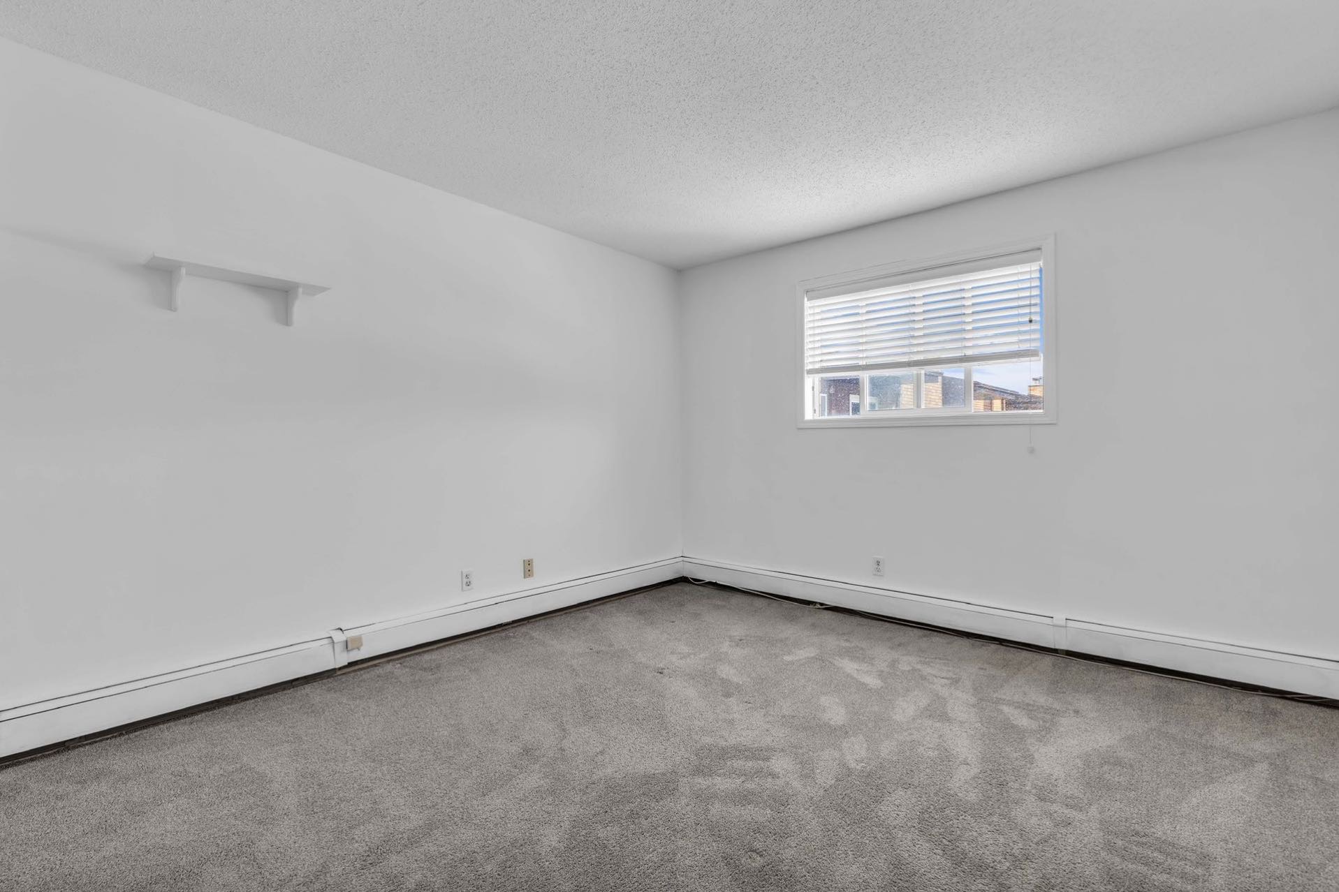 Wildwood 顶楼两房公寓出售，419 Tait Court # 301--林与唐地产 - 4