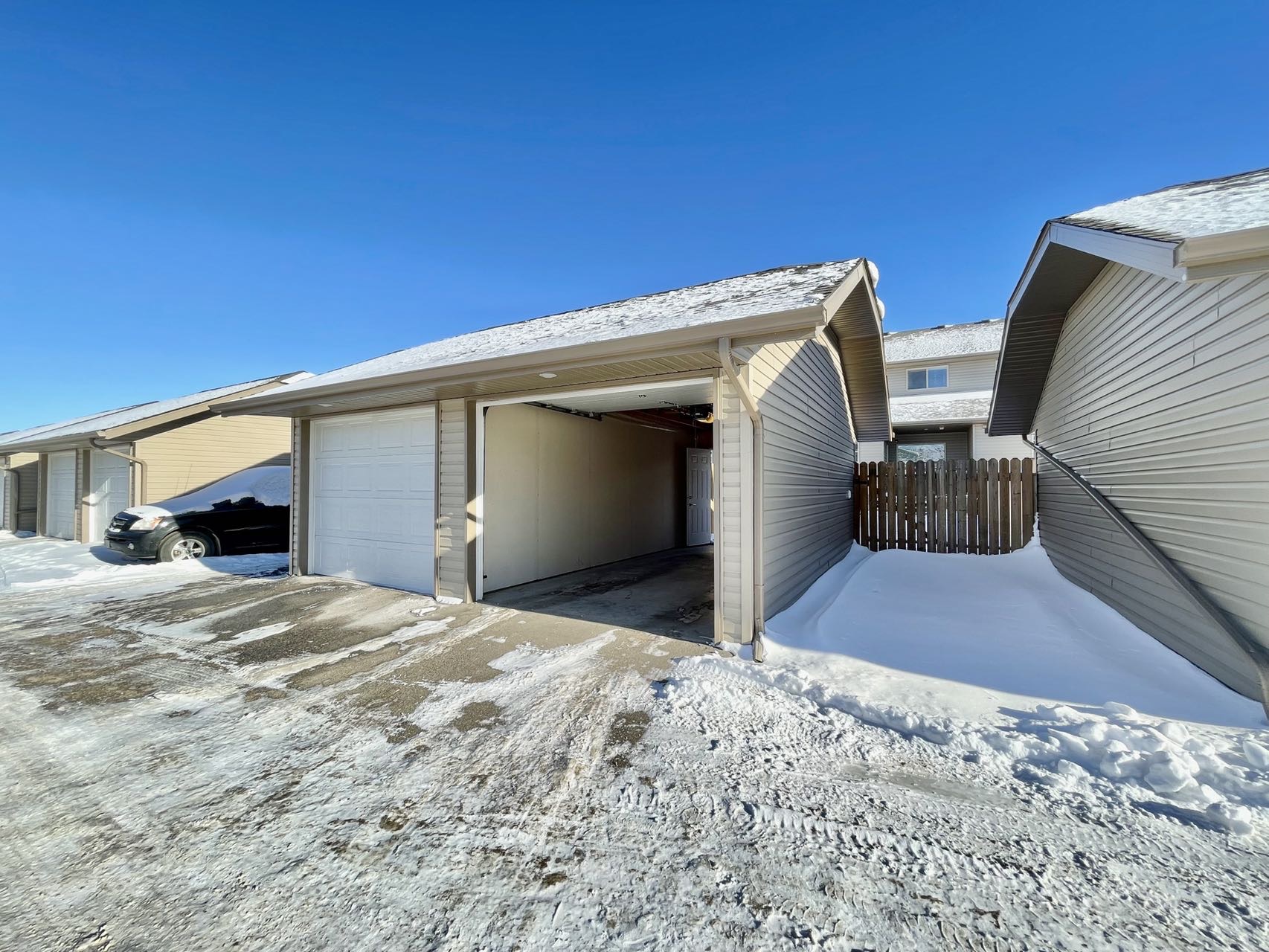 Rosewood社区带独立后院的联排别墅出售，2015年，3房3卫单车库，1304尺，地税$3034/年，物业费$348/月 - 9