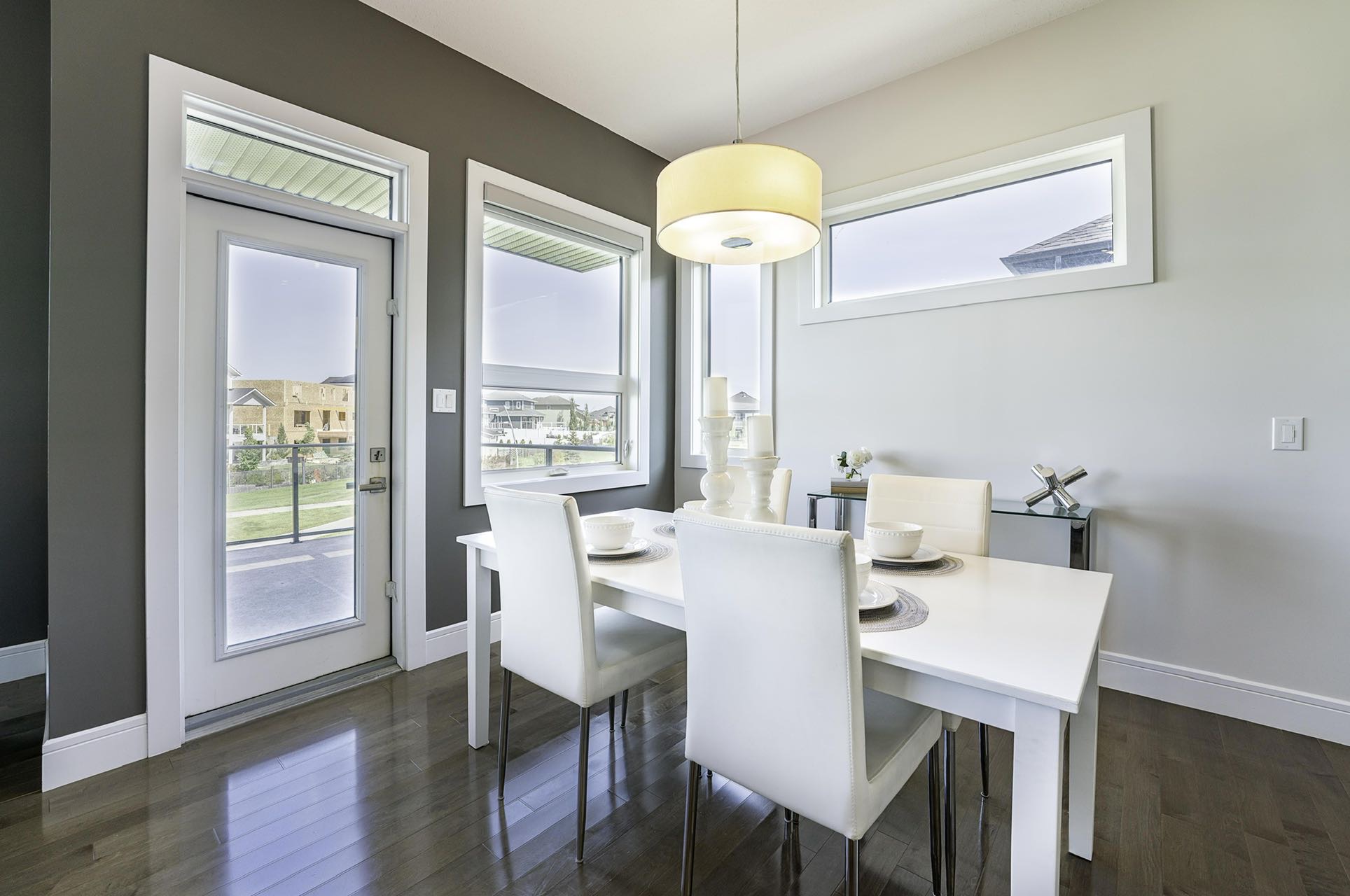 Evergreen社区1890尺4房3卫平层，背靠绿地，Walkout地下室独栋出售。2013年建，豪华装修，一楼2房2卫1书房，步出式地下室另有2房1卫，大客厅、吧台、家庭影院！挂牌价格$99万。 - 6