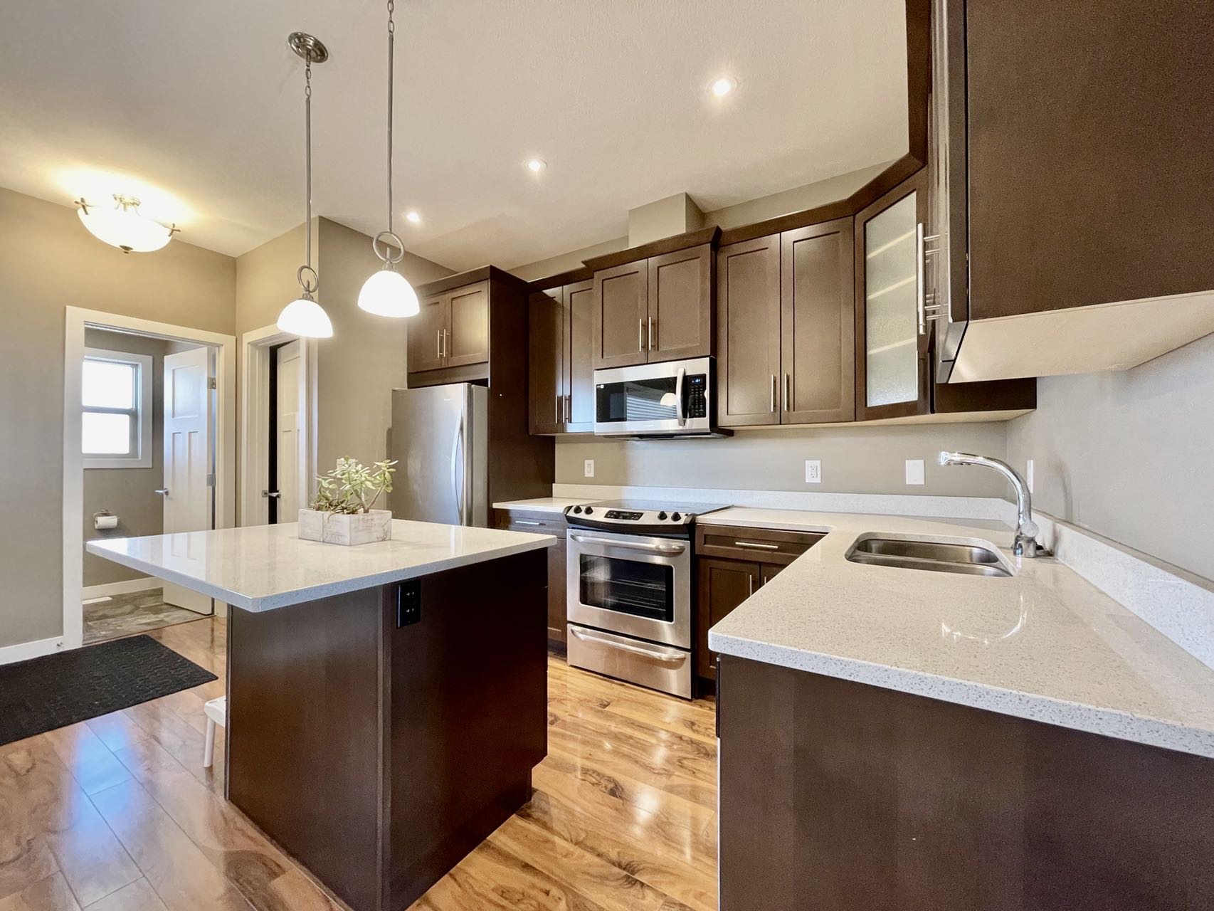 Rosewood社区带独立后院的联排别墅出售，2015年，3房3卫单车库，1304尺，地税$3034/年，物业费$348/月 - 4