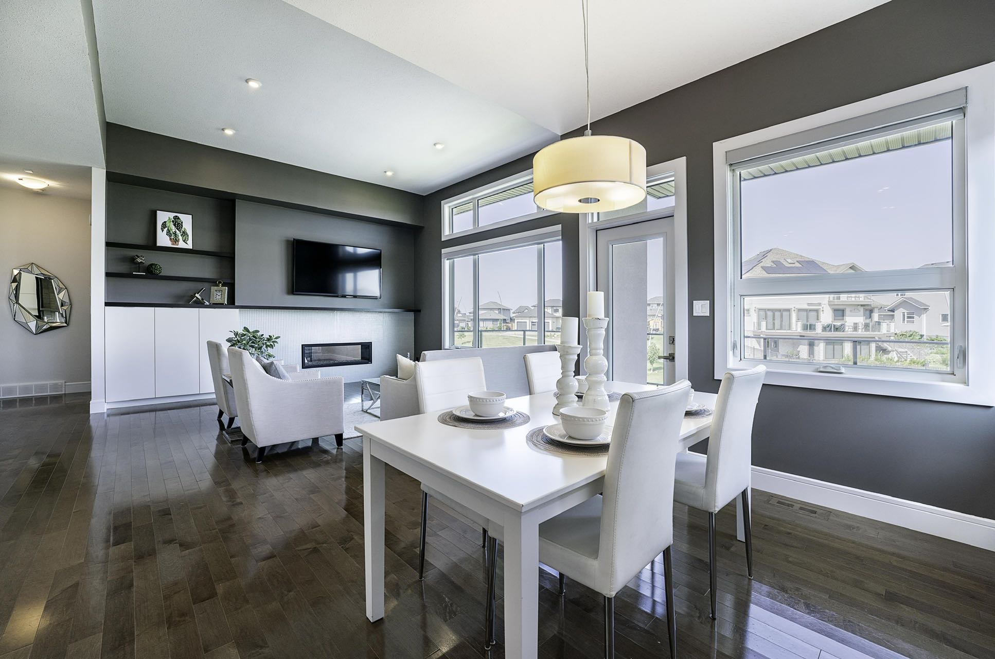 Evergreen社区1890尺4房3卫平层，背靠绿地，Walkout地下室独栋出售。2013年建，豪华装修，一楼2房2卫1书房，步出式地下室另有2房1卫，大客厅、吧台、家庭影院！挂牌价格$99万。 - 5