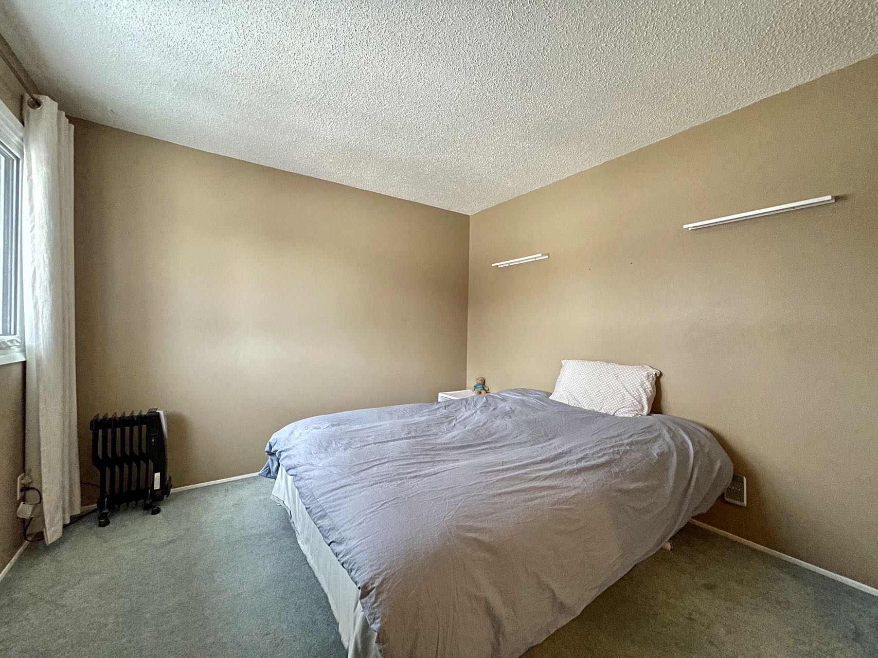 近8街商圈、带独立后院的联排出售，1977年，3房3卫，1050尺；地税1859/年；物业费364/月；地址：1128 McKercher Drive # 163； - 6