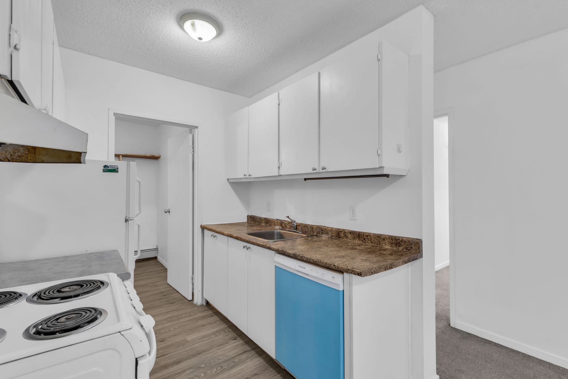 Wildwood 顶楼两房公寓出售，419 Tait Court # 301--林与唐地产 - 7