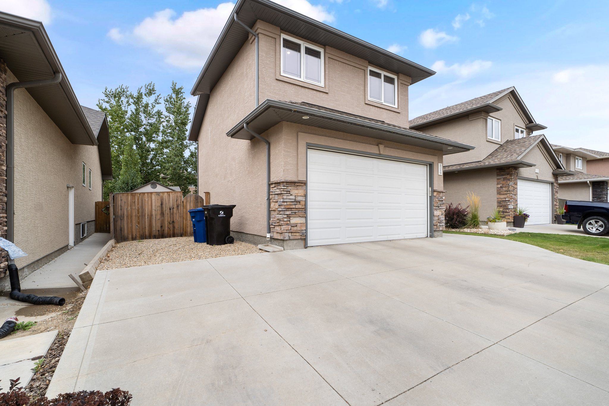 Stonebridge社区，1640尺4房3卫双层独栋出售。