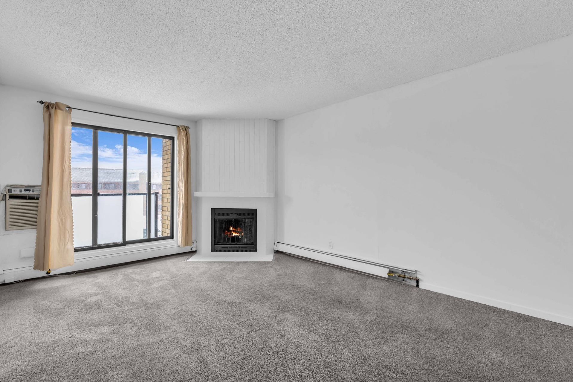 Wildwood 顶楼两房公寓出售，419 Tait Court # 301--林与唐地产 - 3