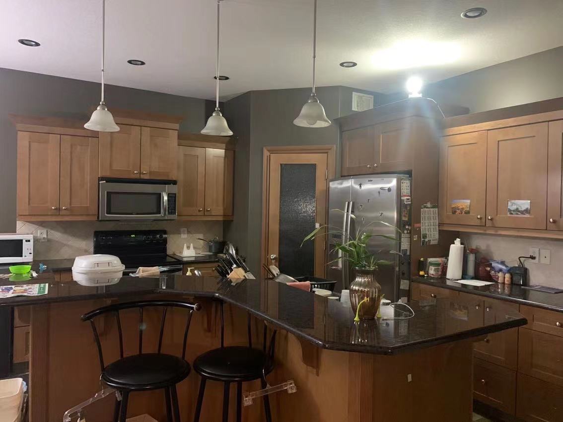 东区victoria square mall 附近地下室 一室一厅一卫