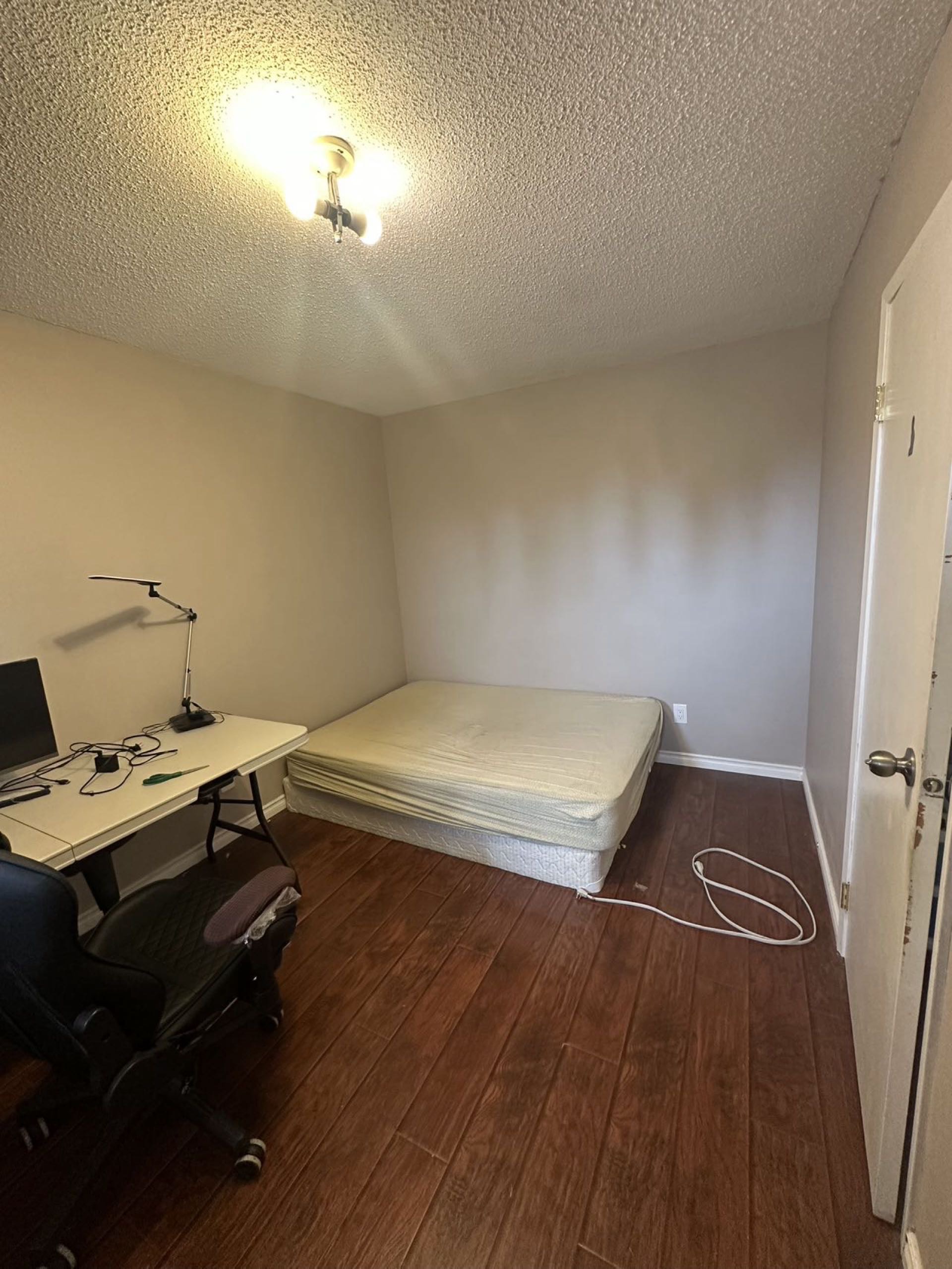 八街二楼房间可日租可常租