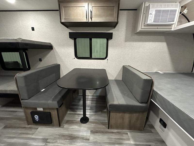 2025年新房车出租，睡5-6人，suv可拖 - 8