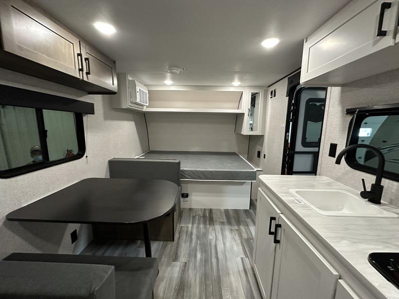 2025年新房车出租，睡5-6人，suv可拖 - 5