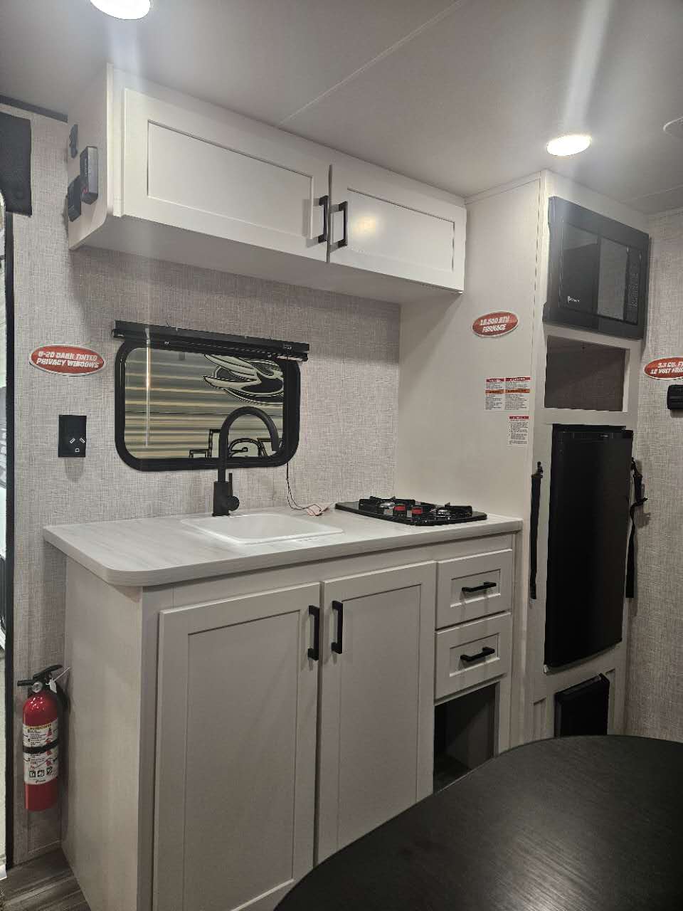 2025年新房车出租，睡5-6人，suv可拖 - 7