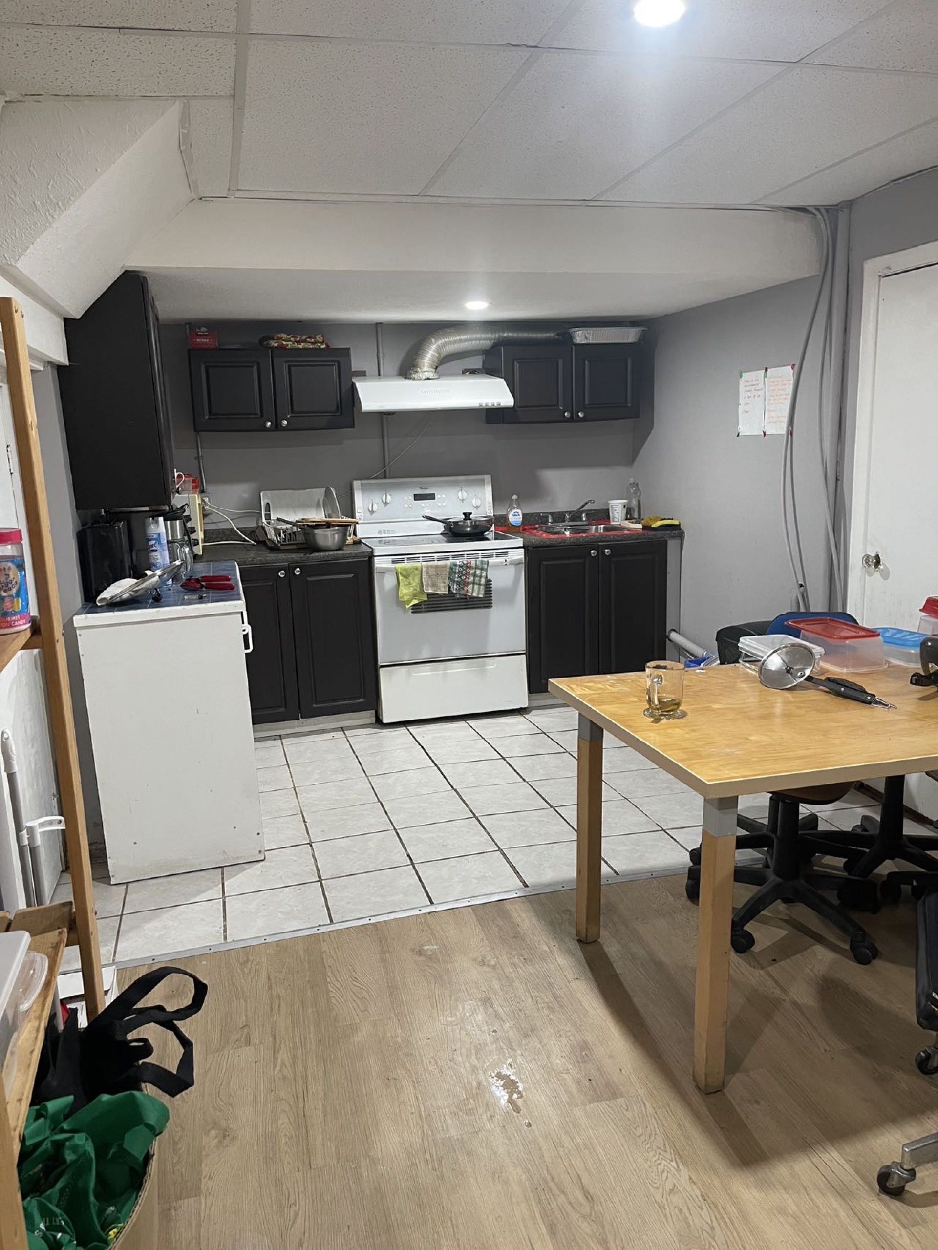 House 地下室房间出租 - 2