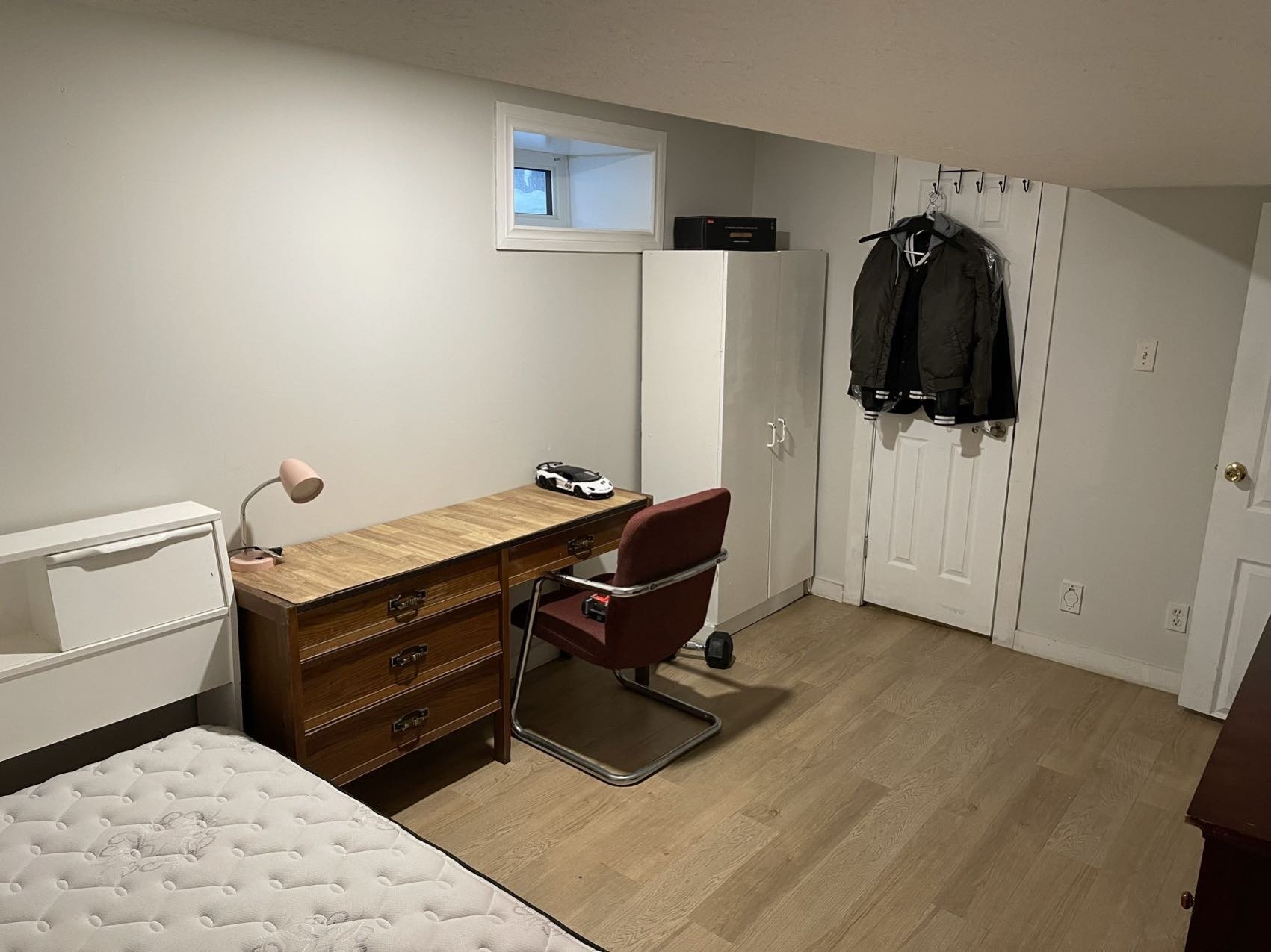 House 地下室房间出租 - 6