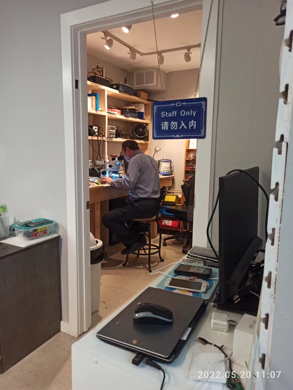 萨斯卡通盈利手机电脑维修+二手数码设备销售店超低价转让